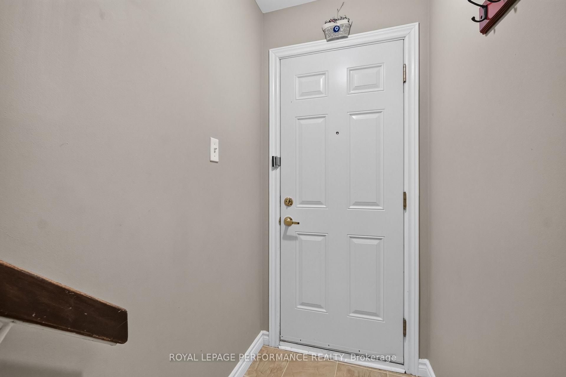 Photo 4 of 1602 Locksley Lane, Ottawa, Beaconwood — HOMEH