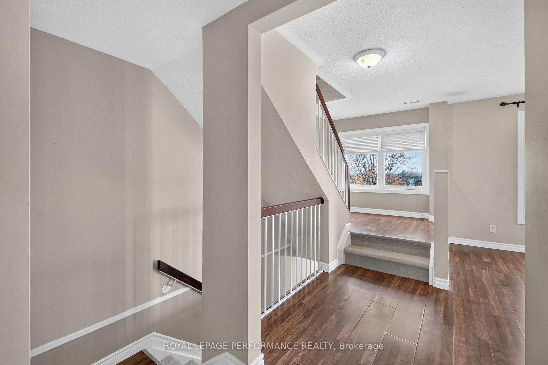 Photo 5 of 1602 Locksley Lane, Ottawa, Beaconwood — HOMEH