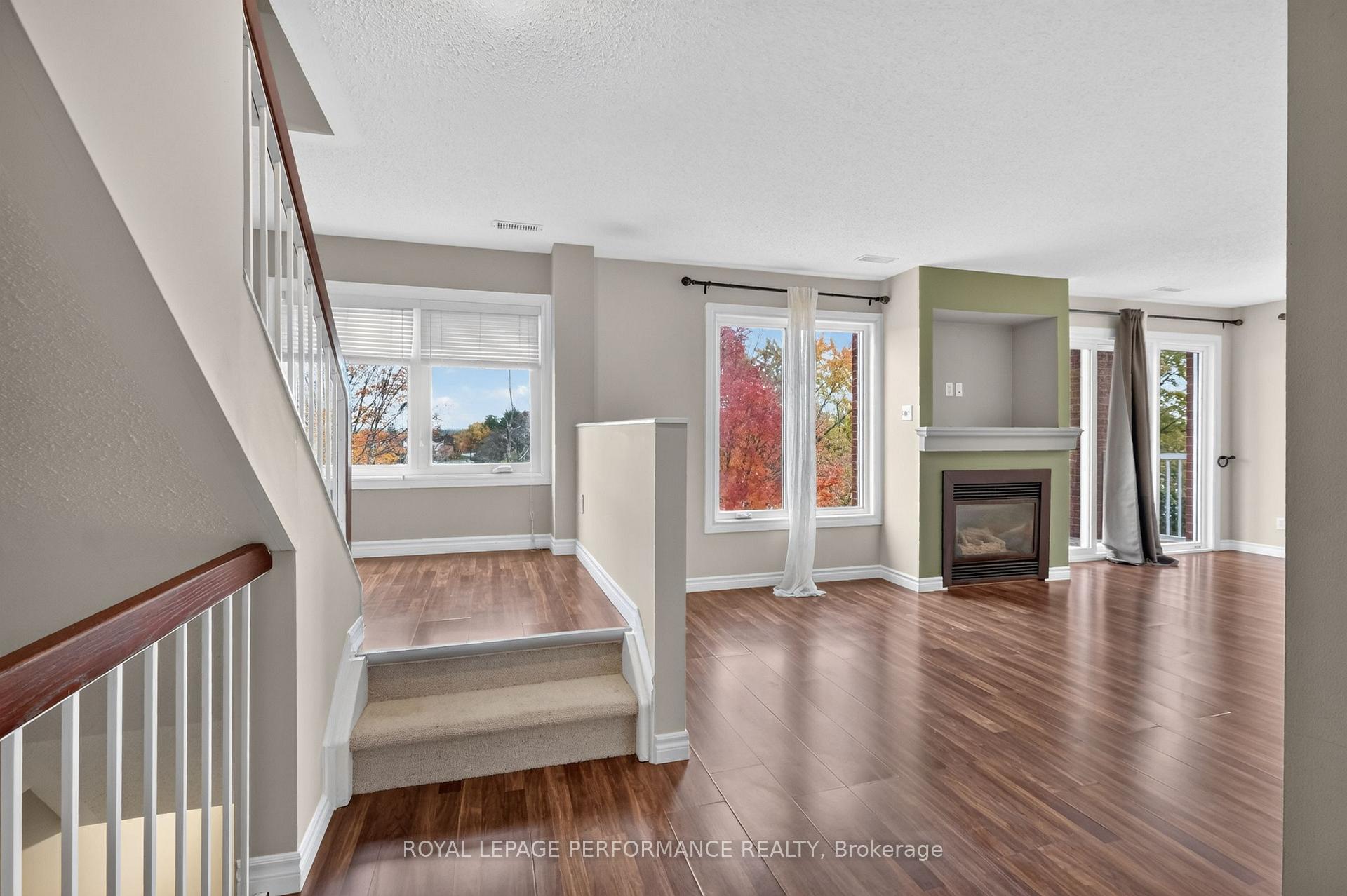 Photo 6 of 1602 Locksley Lane, Ottawa, Beaconwood — HOMEH