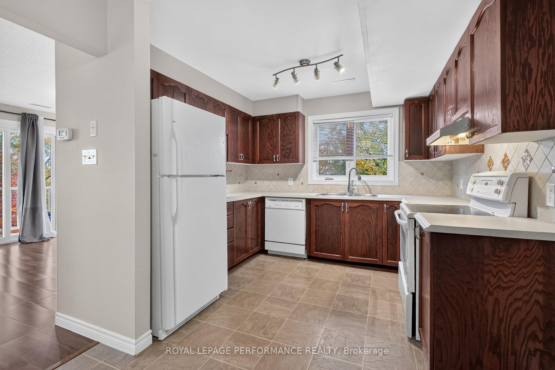 Photo 18 of 1602 Locksley Lane, Ottawa, Beaconwood — HOMEH