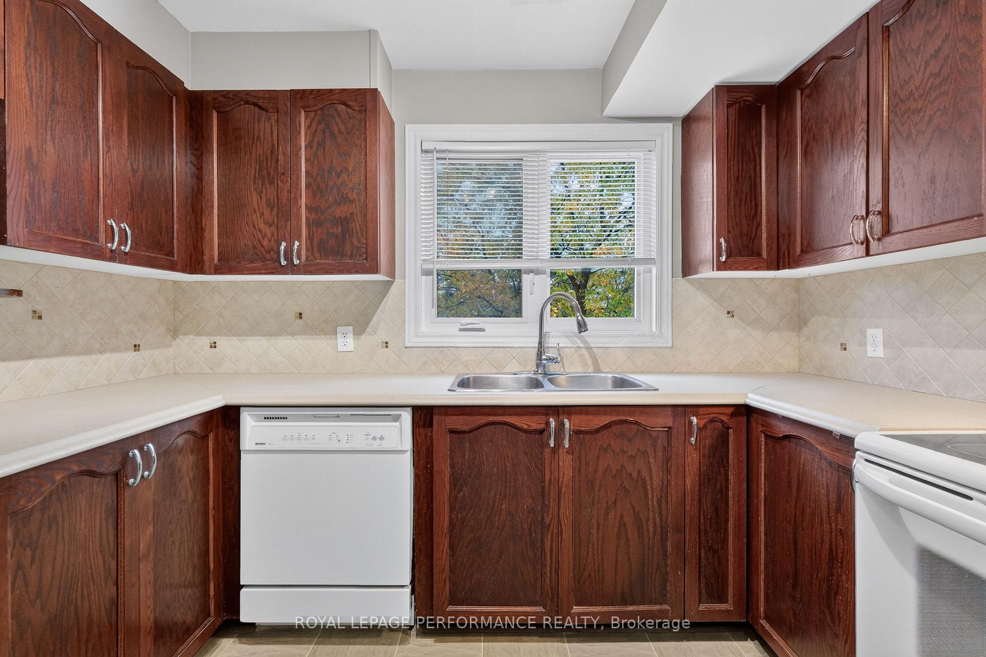 Photo 20 of 1602 Locksley Lane, Ottawa, Beaconwood — HOMEH