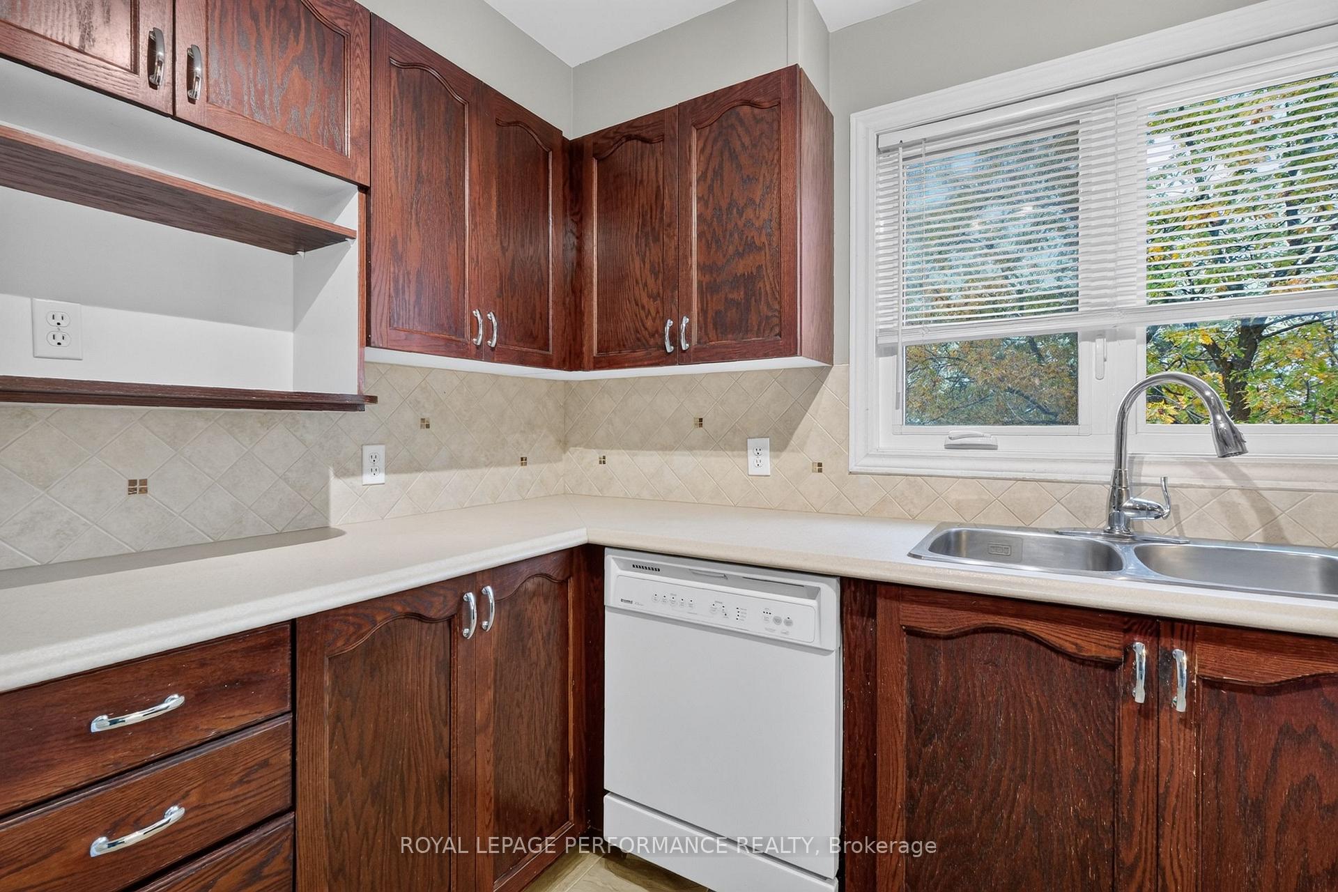 Photo 21 of 1602 Locksley Lane, Ottawa, Beaconwood — HOMEH