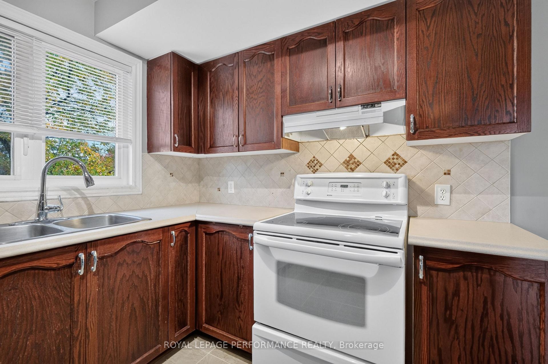 Photo 22 of 1602 Locksley Lane, Ottawa, Beaconwood — HOMEH