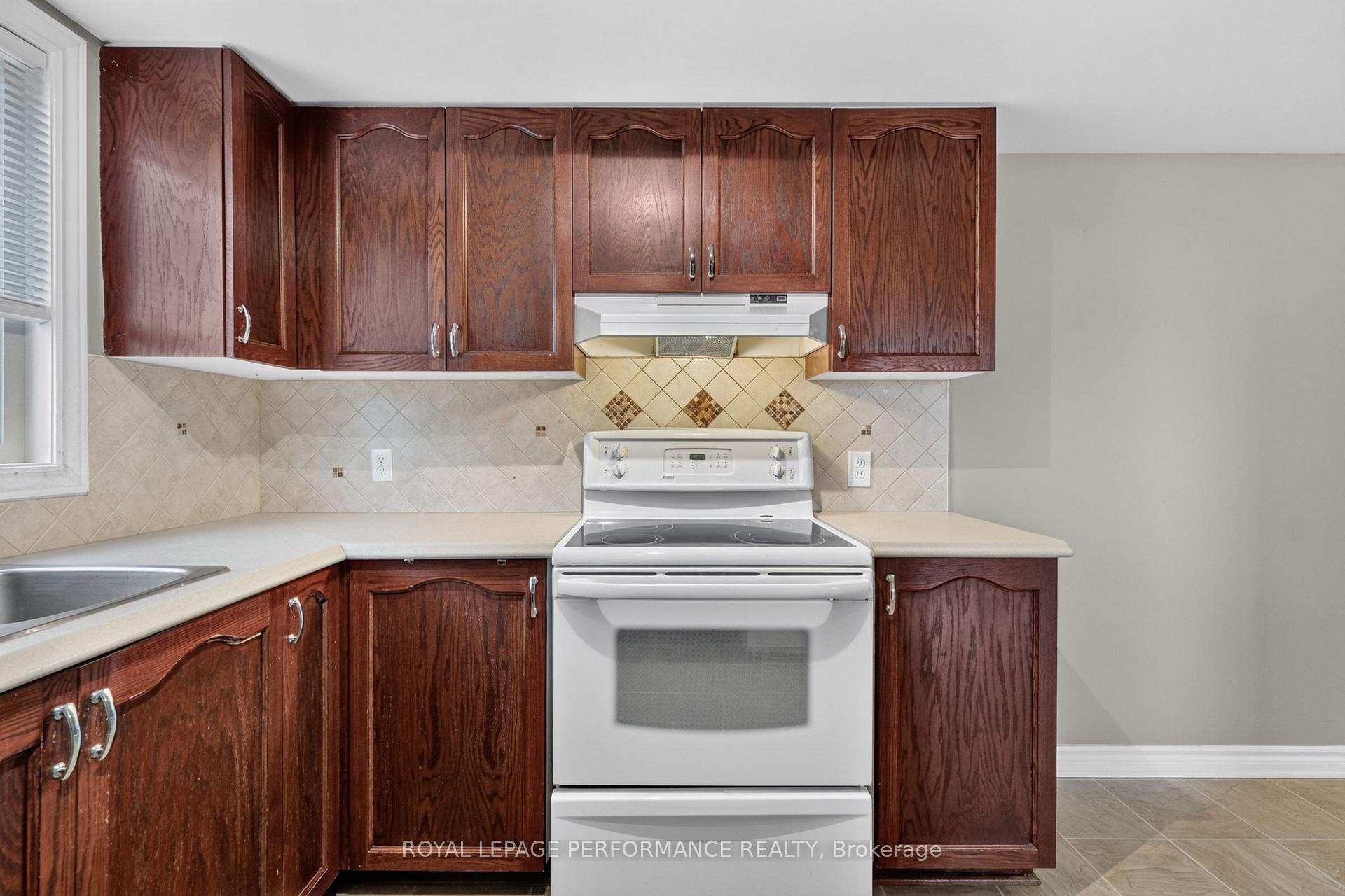 Photo 23 of 1602 Locksley Lane, Ottawa, Beaconwood — HOMEH