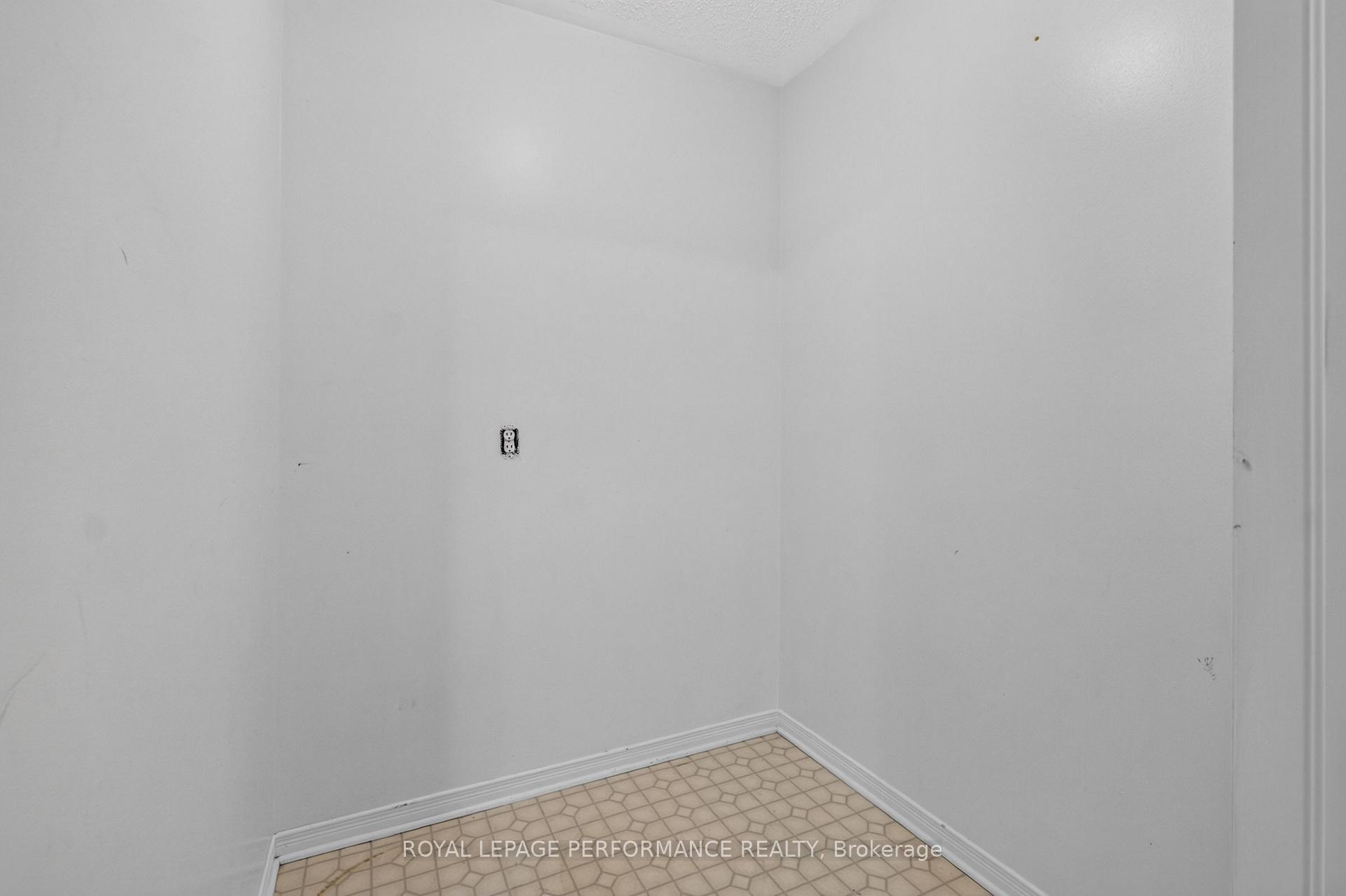 Photo 35 of 1602 Locksley Lane, Ottawa, Beaconwood — HOMEH