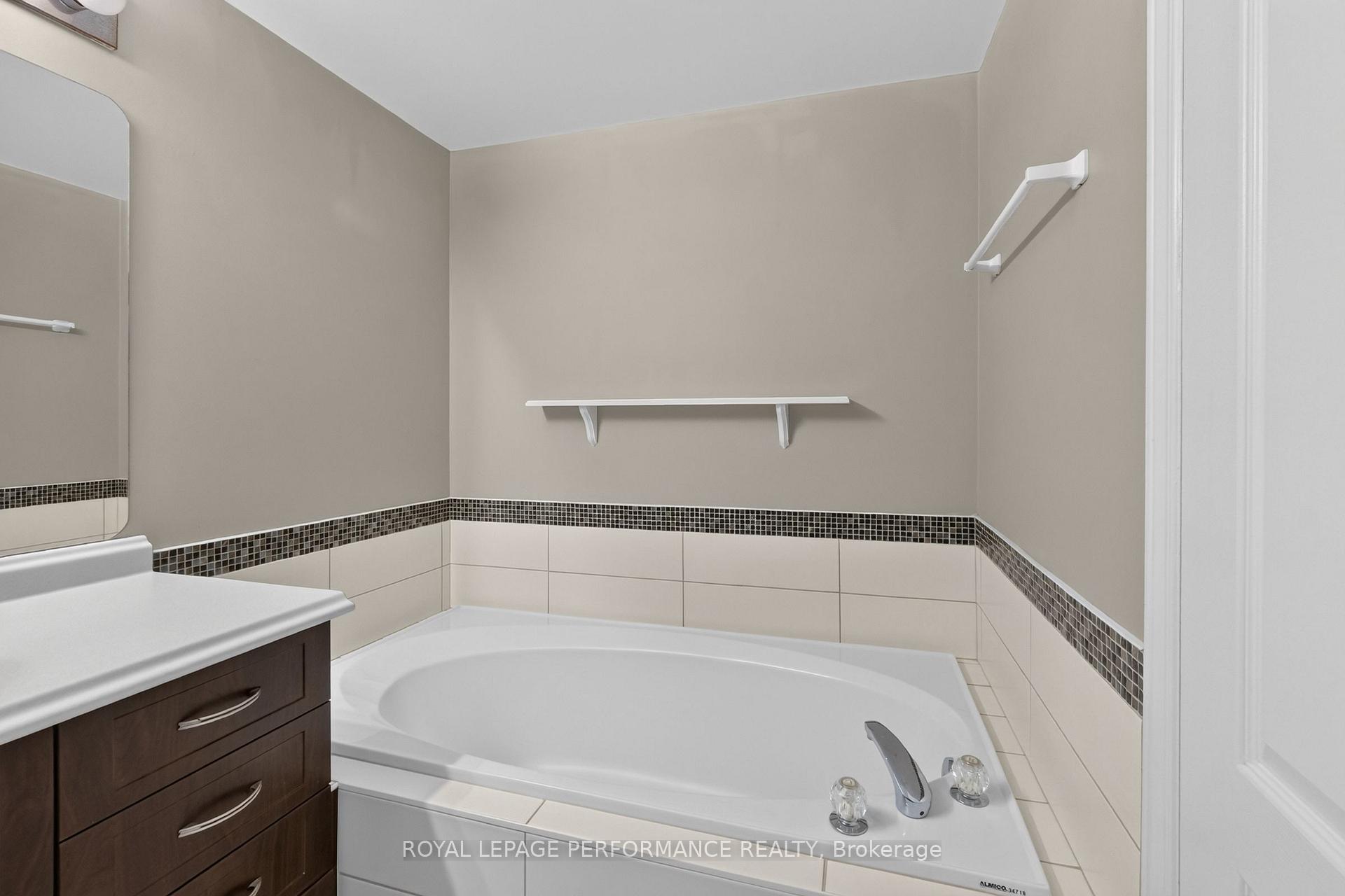 Photo 43 of 1602 Locksley Lane, Ottawa, Beaconwood — HOMEH