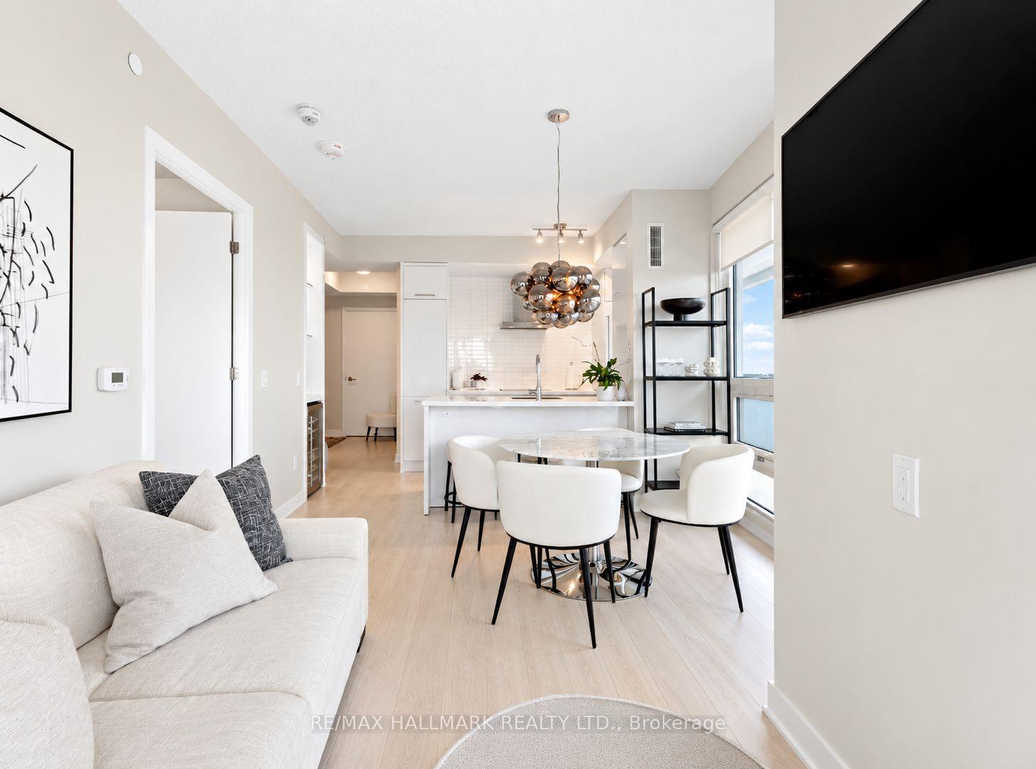 Photo 1 of Unit 4009, 2221 Yonge Street, Toronto, Mount Pleasant West — HOMEH