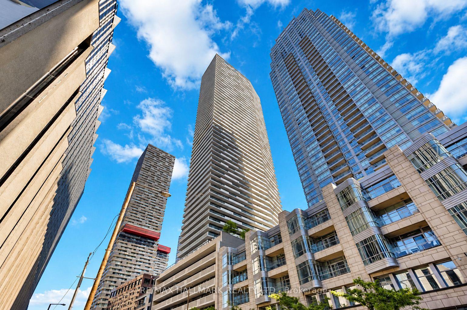 Photo 2 of Unit 4009, 2221 Yonge Street, Toronto, Mount Pleasant West — HOMEH
