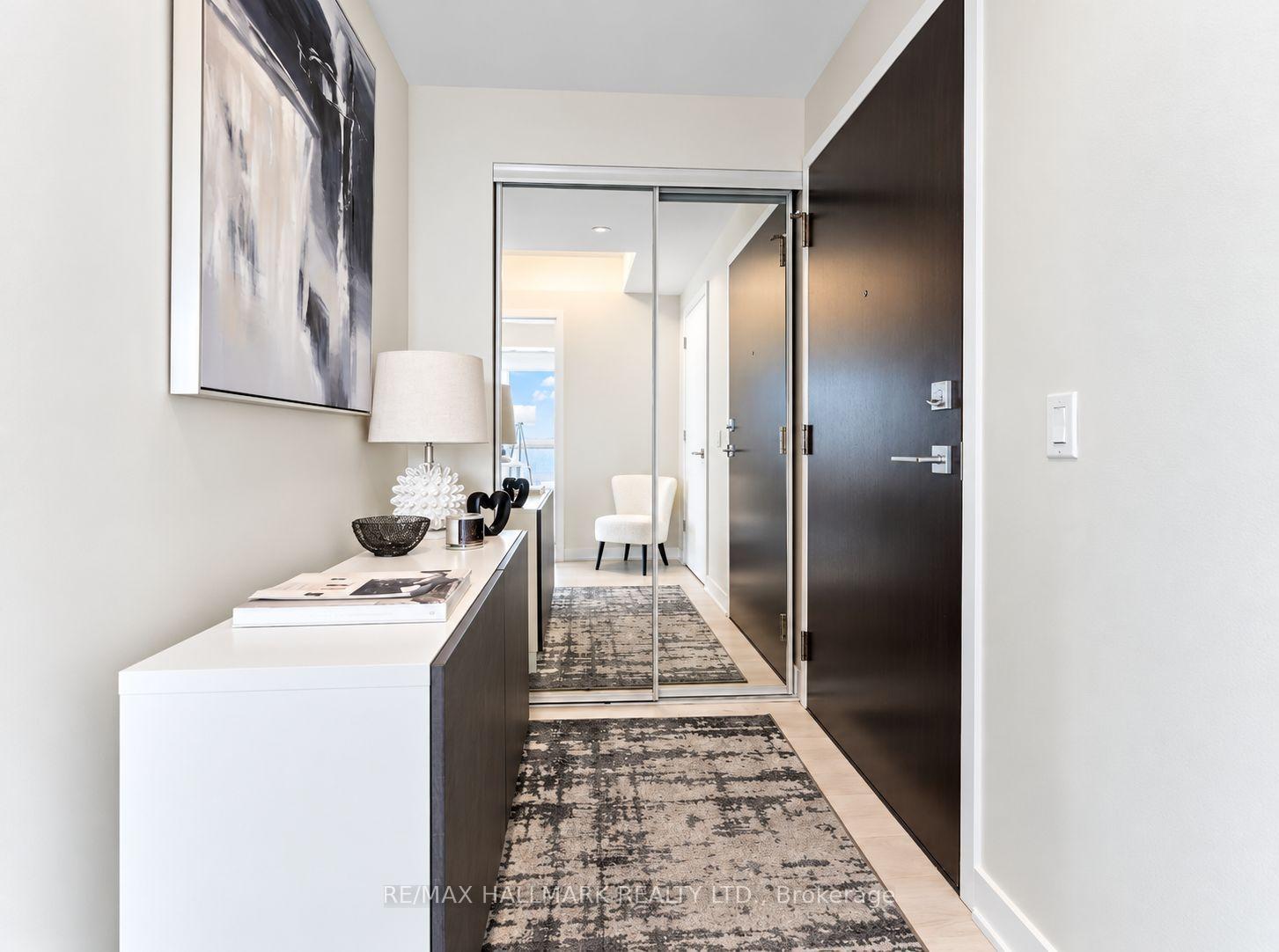 Photo 3 of Unit 4009, 2221 Yonge Street, Toronto, Mount Pleasant West — HOMEH