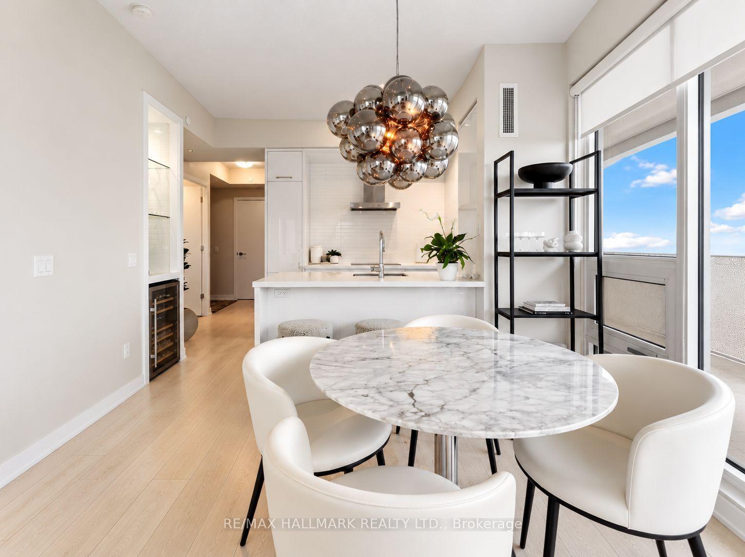 Photo 4 of Unit 4009, 2221 Yonge Street, Toronto, Mount Pleasant West — HOMEH