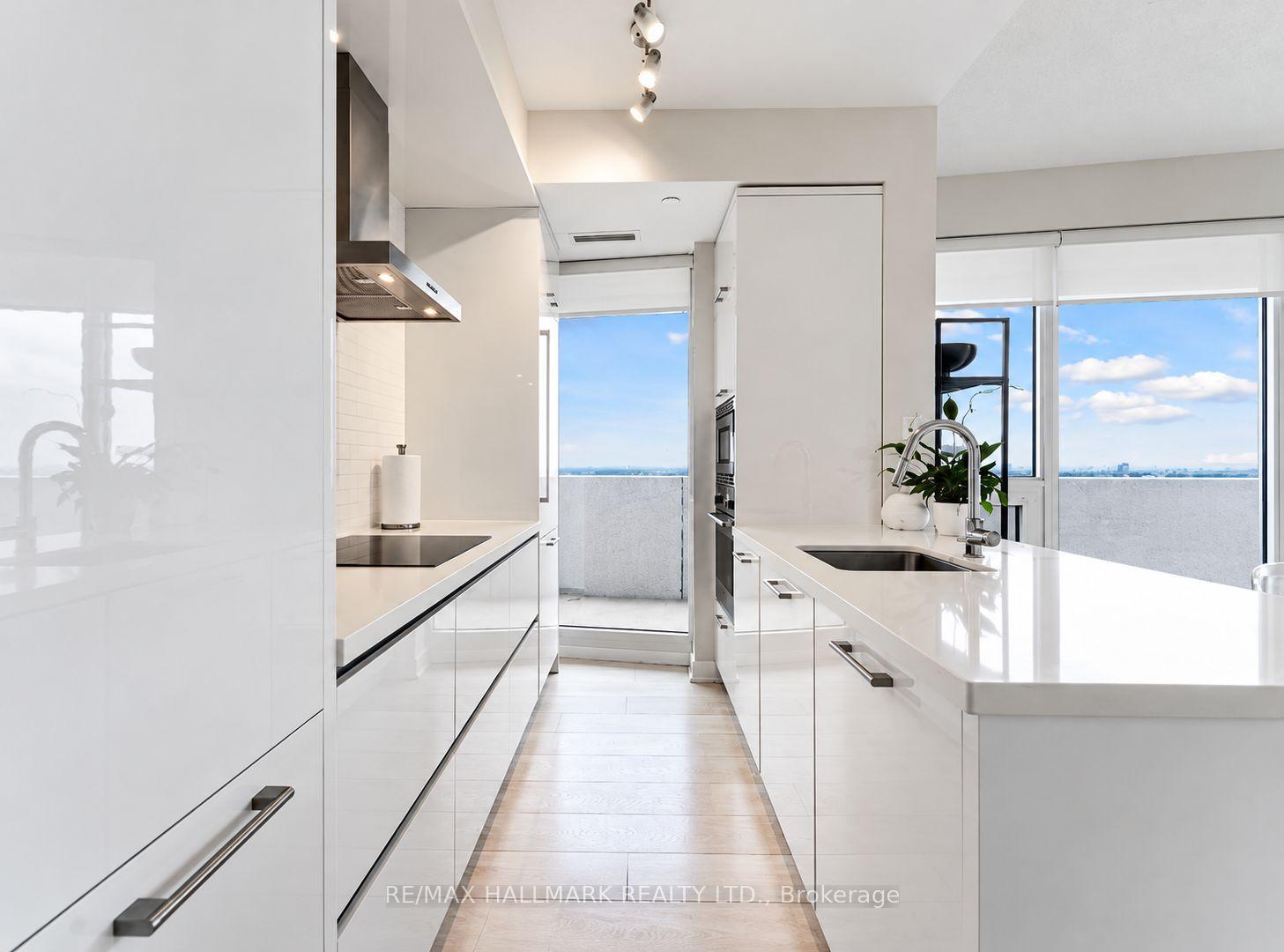 Photo 5 of Unit 4009, 2221 Yonge Street, Toronto, Mount Pleasant West — HOMEH