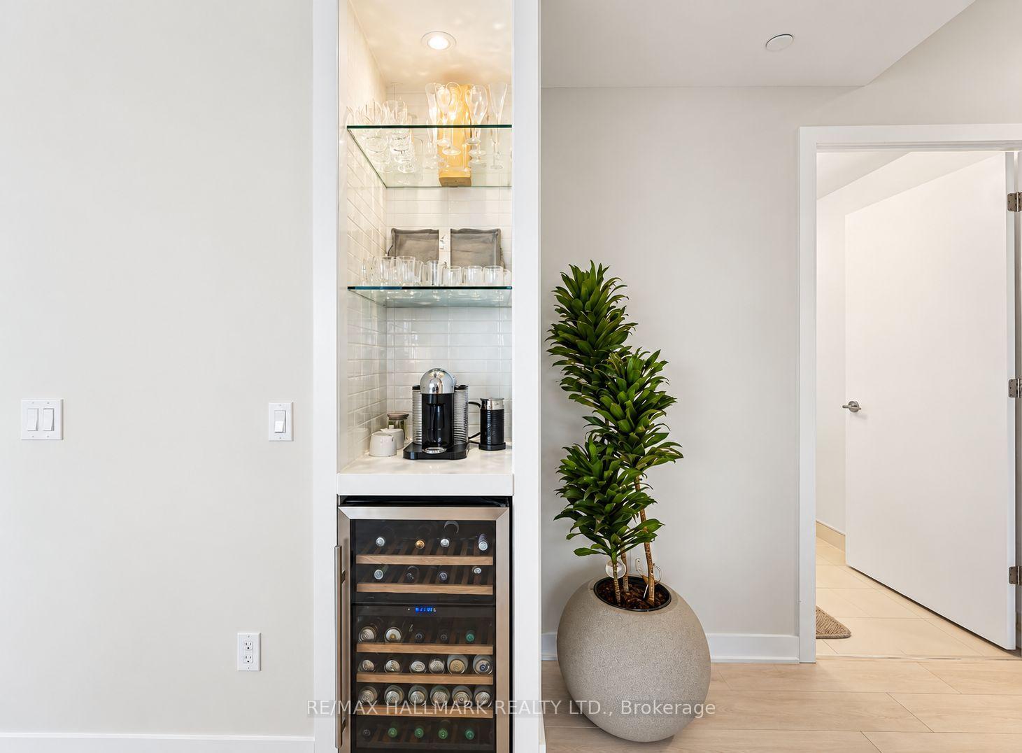 Photo 6 of Unit 4009, 2221 Yonge Street, Toronto, Mount Pleasant West — HOMEH