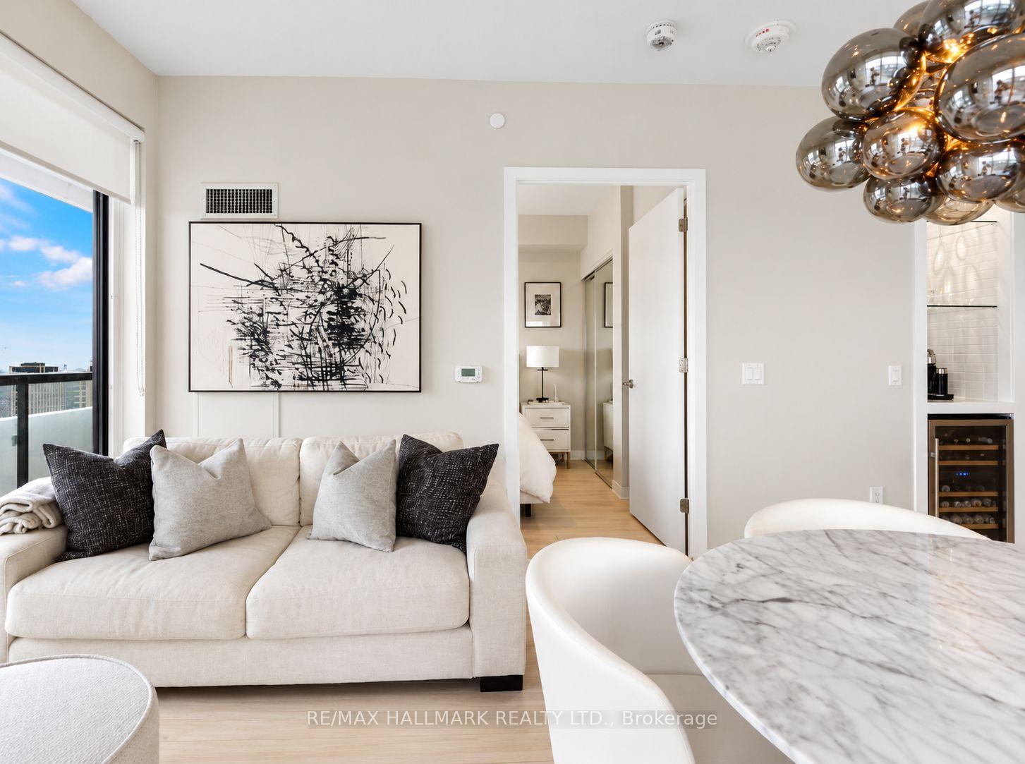 Photo 9 of Unit 4009, 2221 Yonge Street, Toronto, Mount Pleasant West — HOMEH