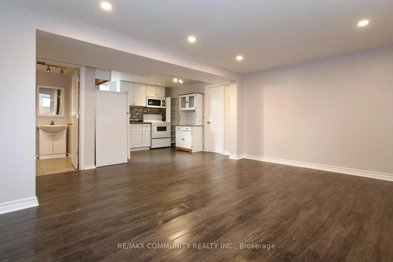 Photo 5 of 111 Rosehill Boulevard, Oshawa, McLaughlin — HOMEH