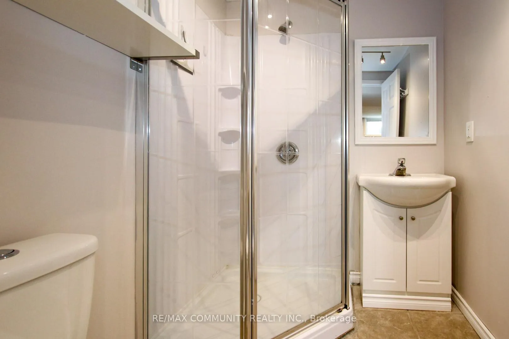 Photo 11 of 111 Rosehill Boulevard, Oshawa, McLaughlin — HOMEH