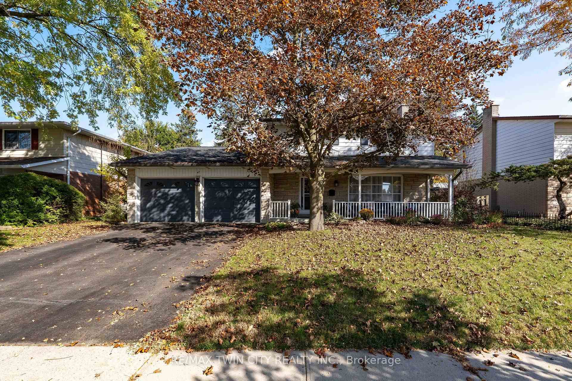 Photo 3 of 47 Eastwood Drive, Kitchener, Stanley Park — HOMEH