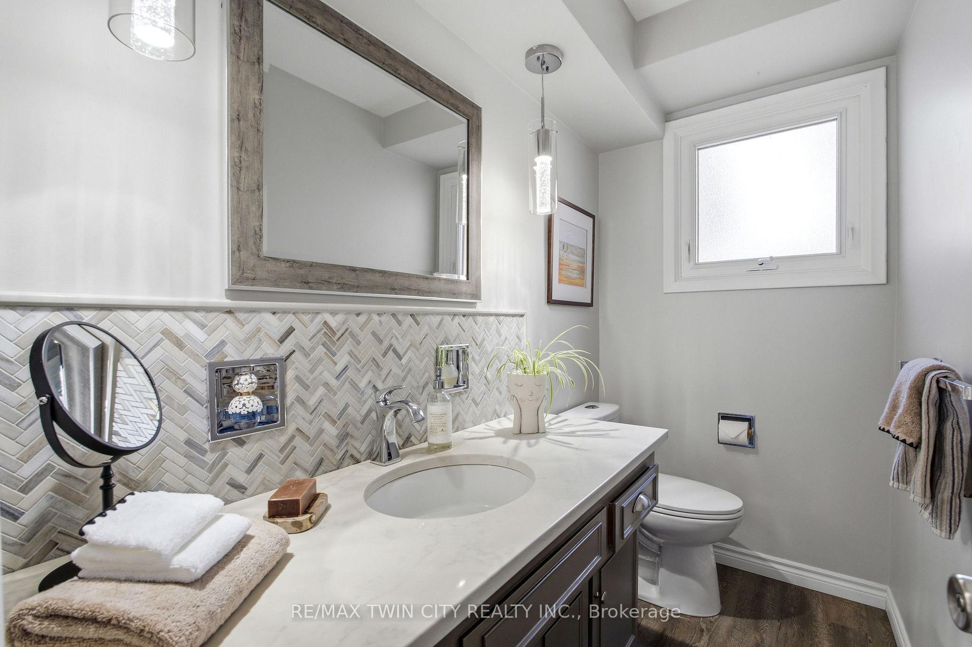 Photo 19 of 47 Eastwood Drive, Kitchener, Stanley Park — HOMEH