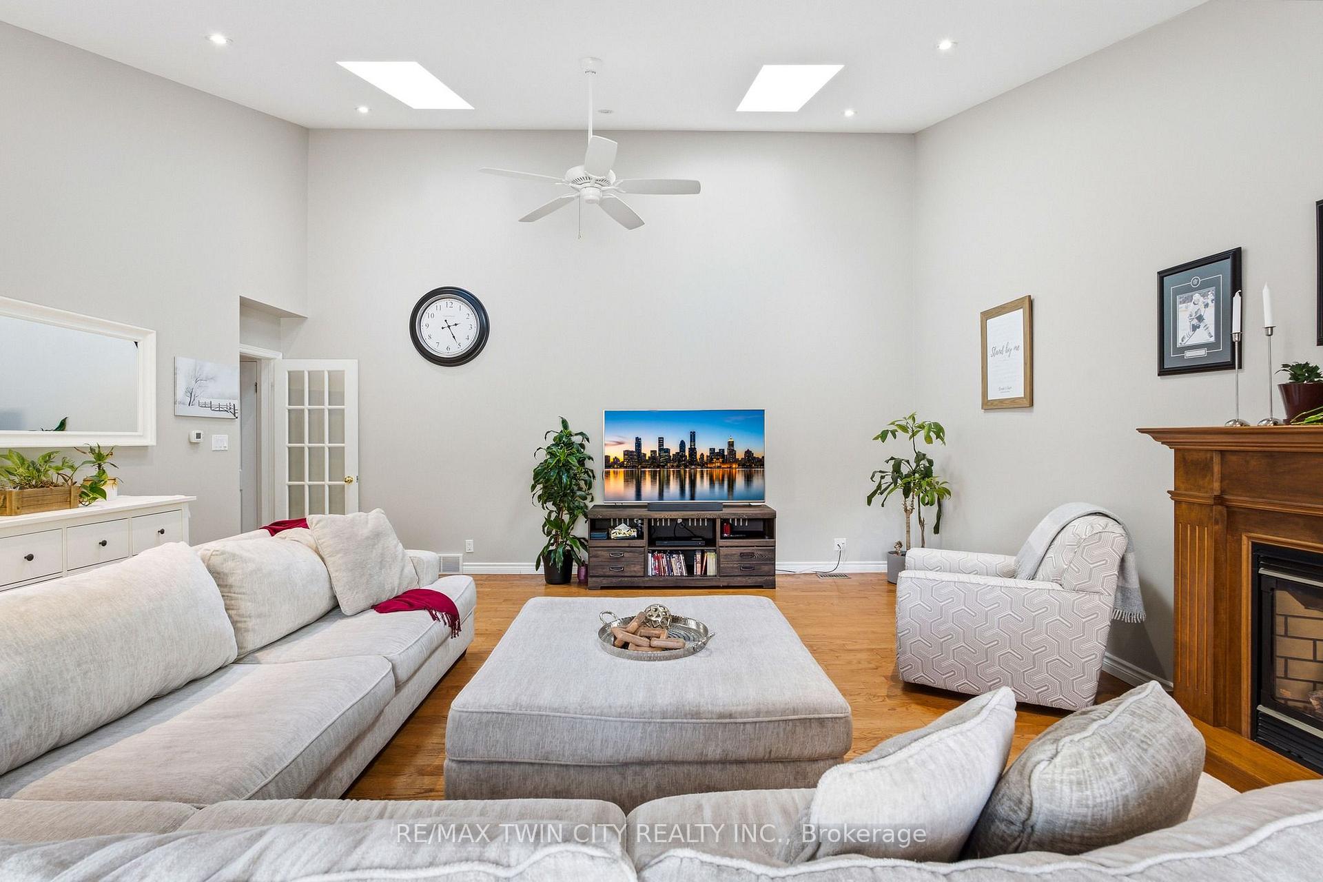 Photo 22 of 47 Eastwood Drive, Kitchener, Stanley Park — HOMEH