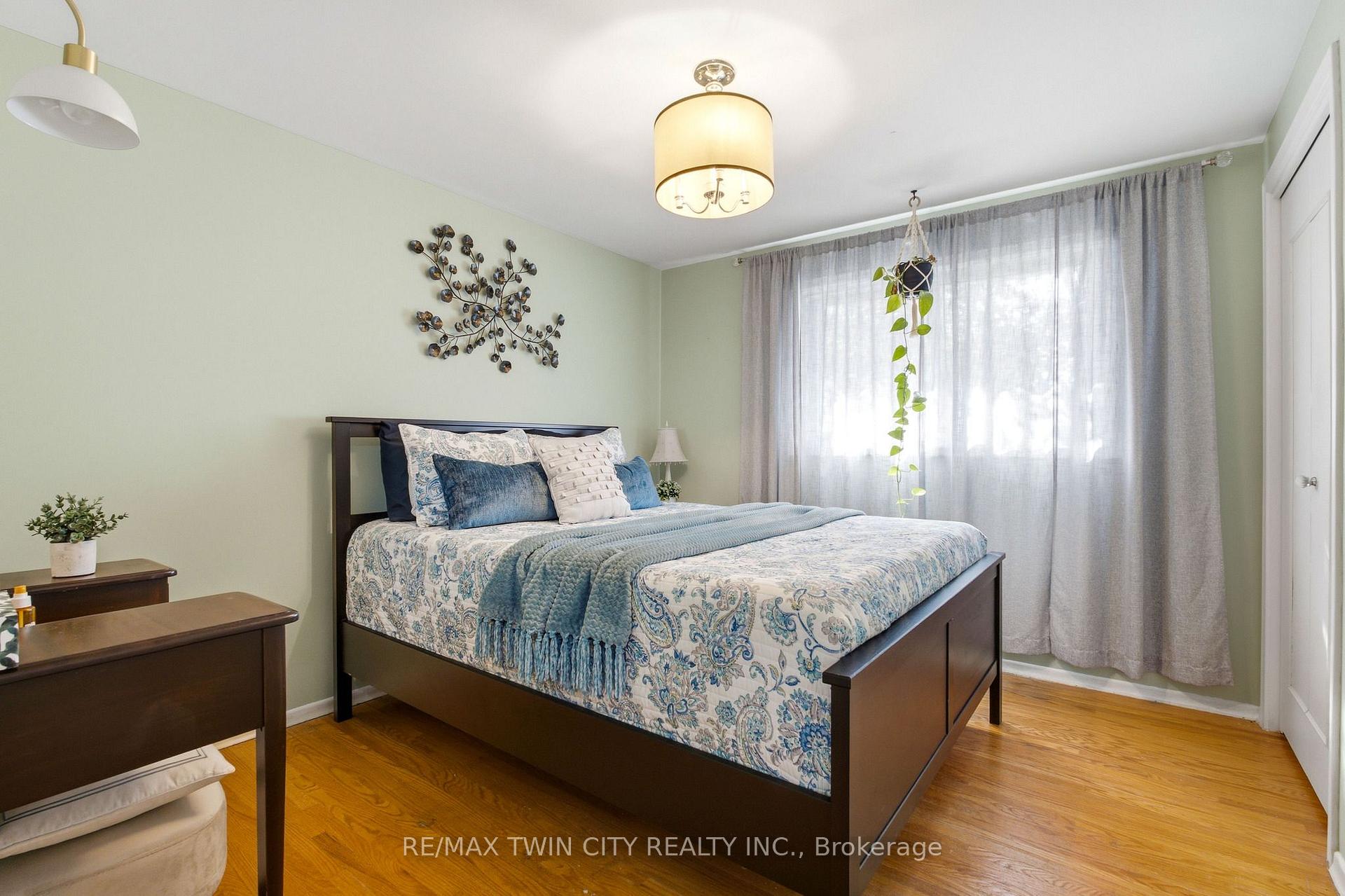 Photo 24 of 47 Eastwood Drive, Kitchener, Stanley Park — HOMEH