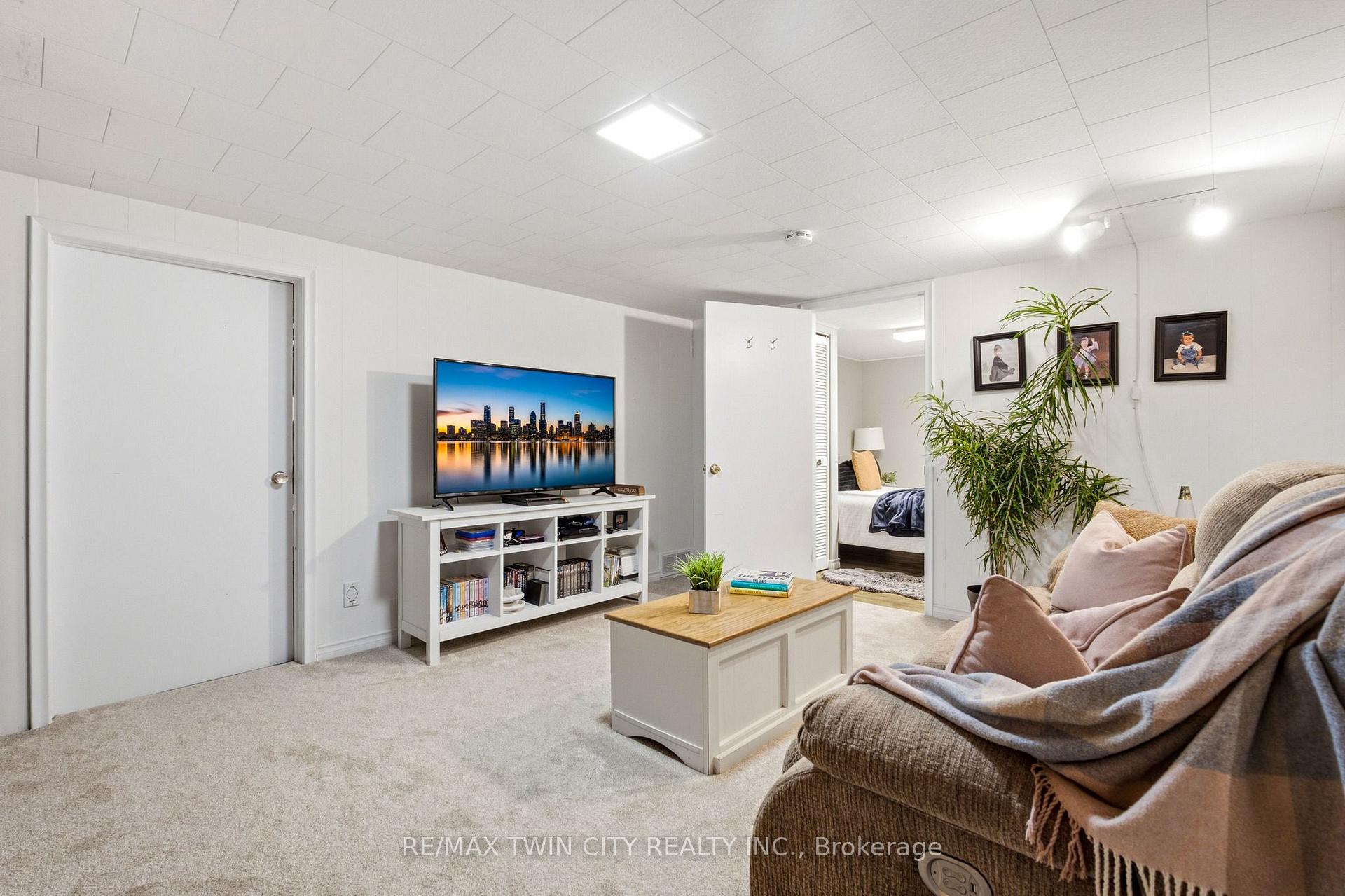 Photo 30 of 47 Eastwood Drive, Kitchener, Stanley Park — HOMEH
