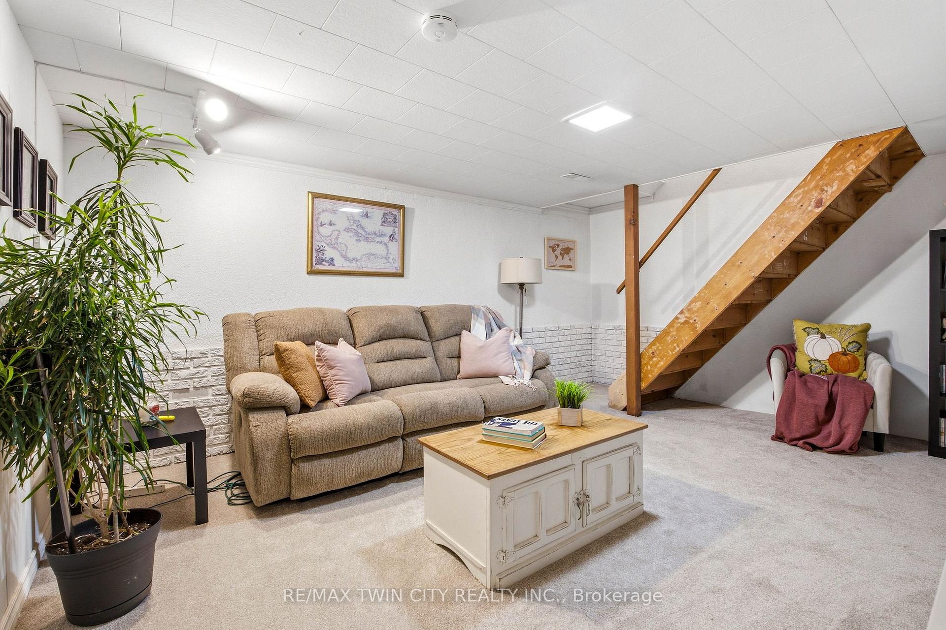 Photo 31 of 47 Eastwood Drive, Kitchener, Stanley Park — HOMEH