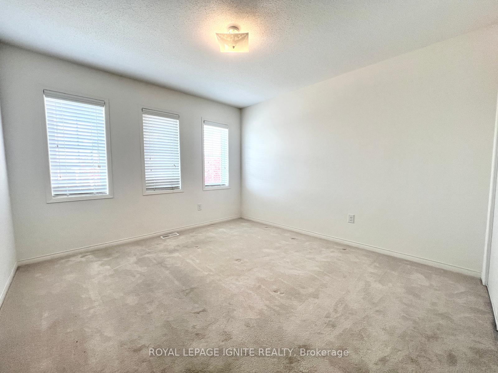 Photo 24 of 33 Ainsbury Avenue, Ajax, Central East — HOMEH