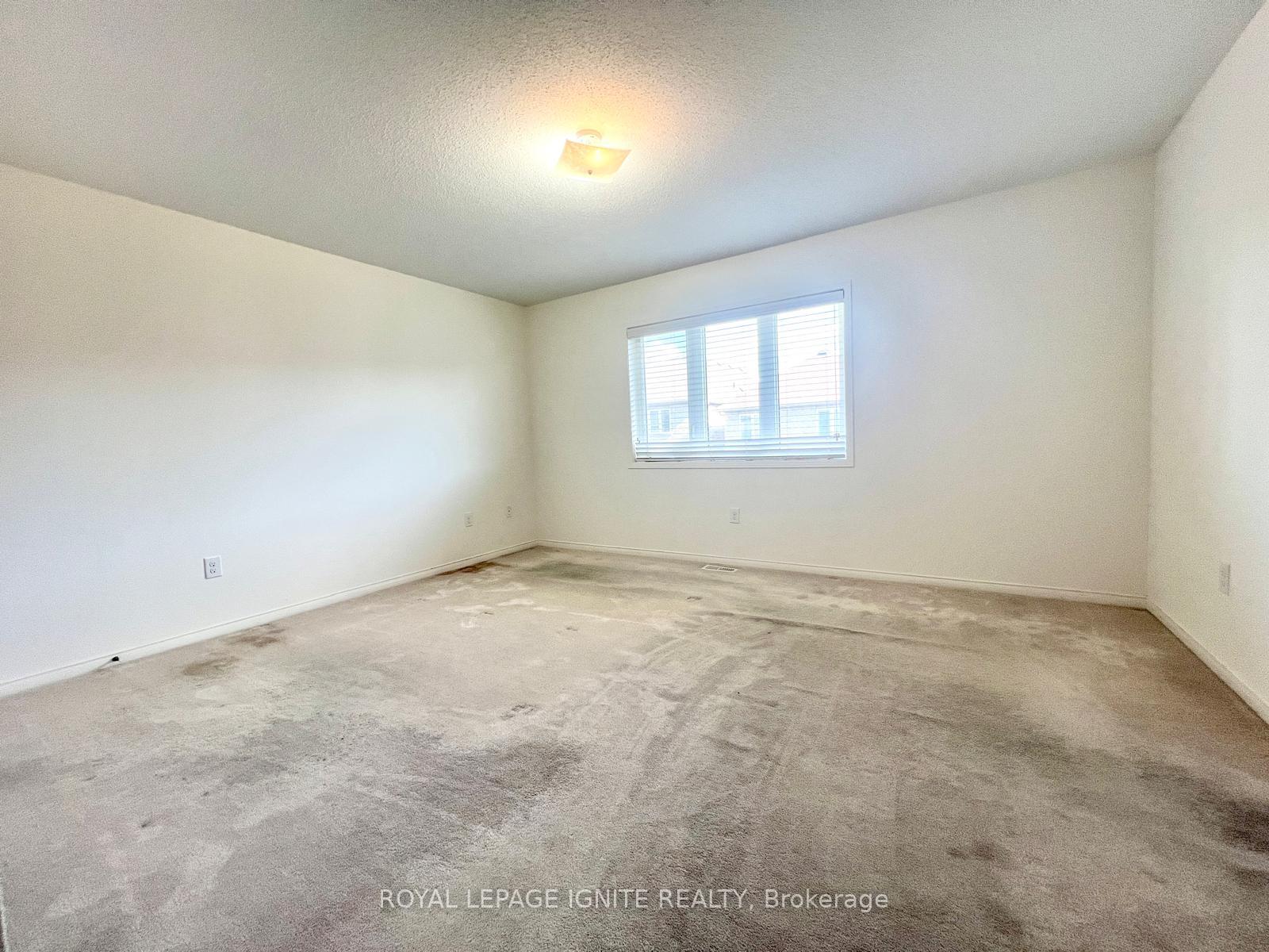 Photo 26 of 33 Ainsbury Avenue, Ajax, Central East — HOMEH