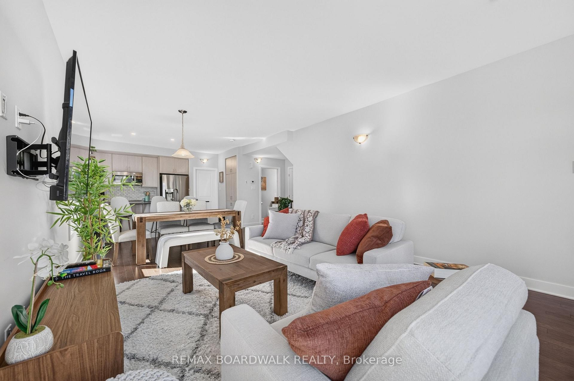 Photo 10 of Unit 58, 531 Crescendo Private, Ottawa, Riverside South/Gloucester Glen — HOMEH
