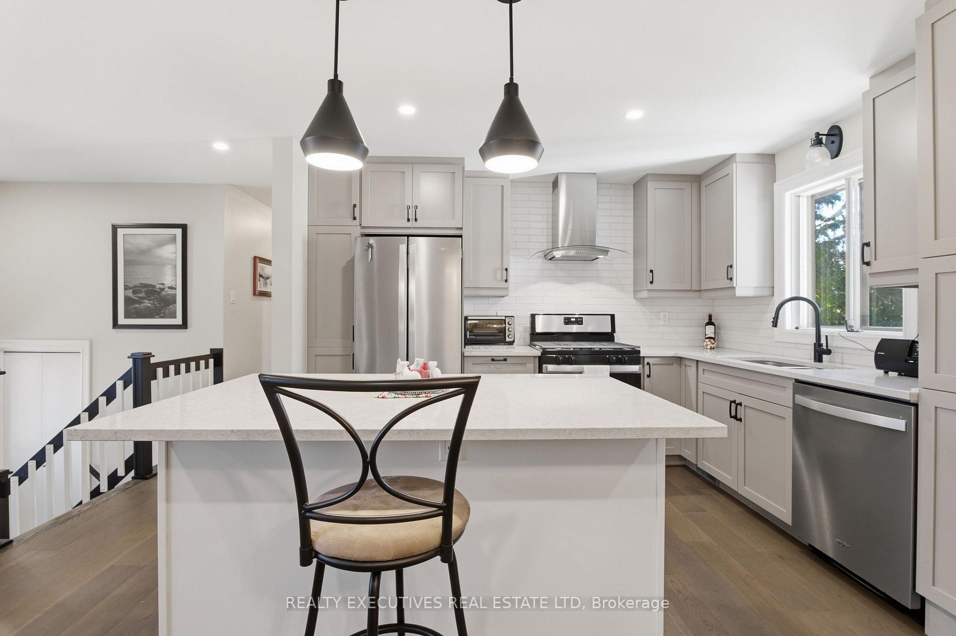 Photo 3 of 46 Thompson Road, North Dundas, Chesterville — HOMEH