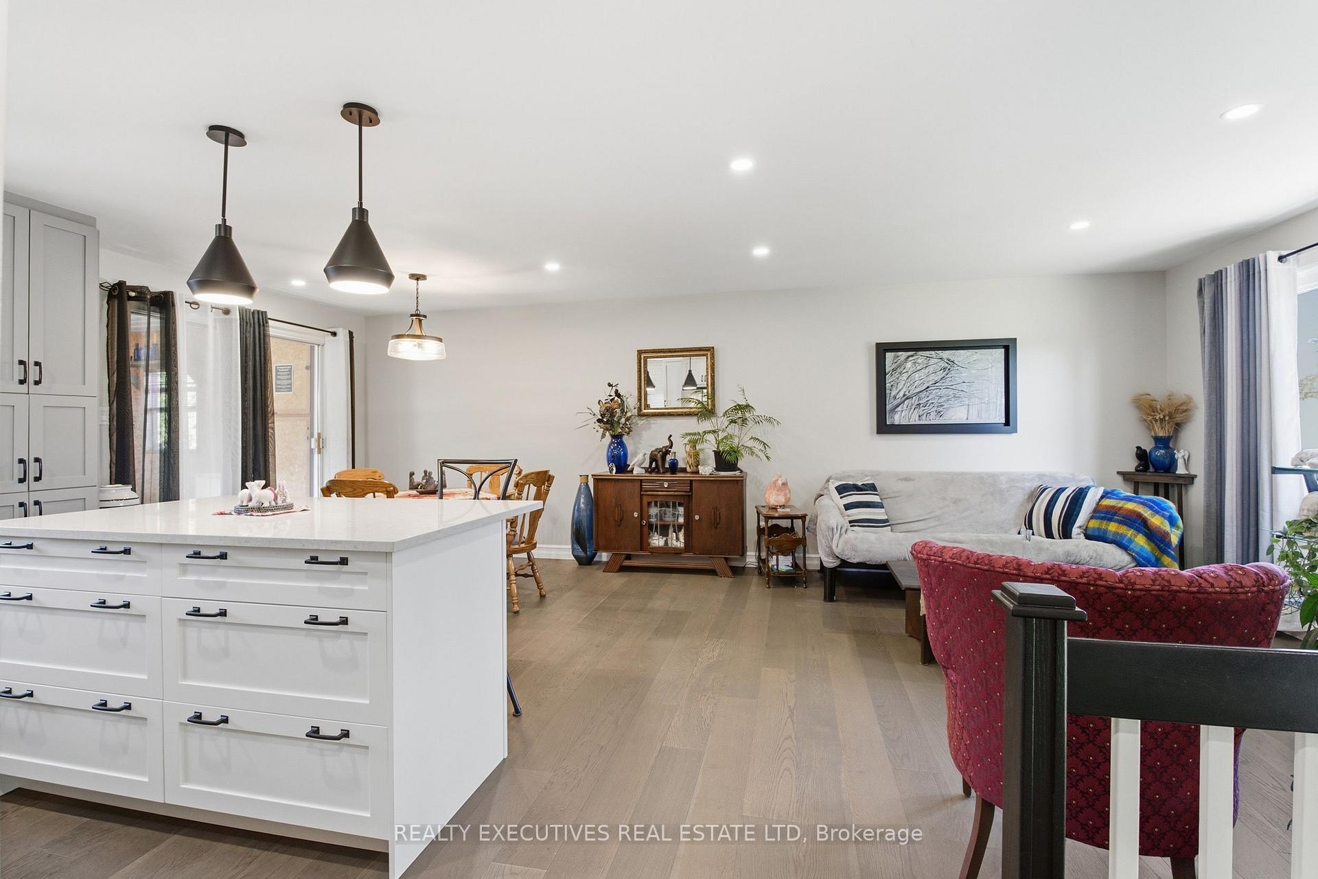 Photo 6 of 46 Thompson Road, North Dundas, Chesterville — HOMEH