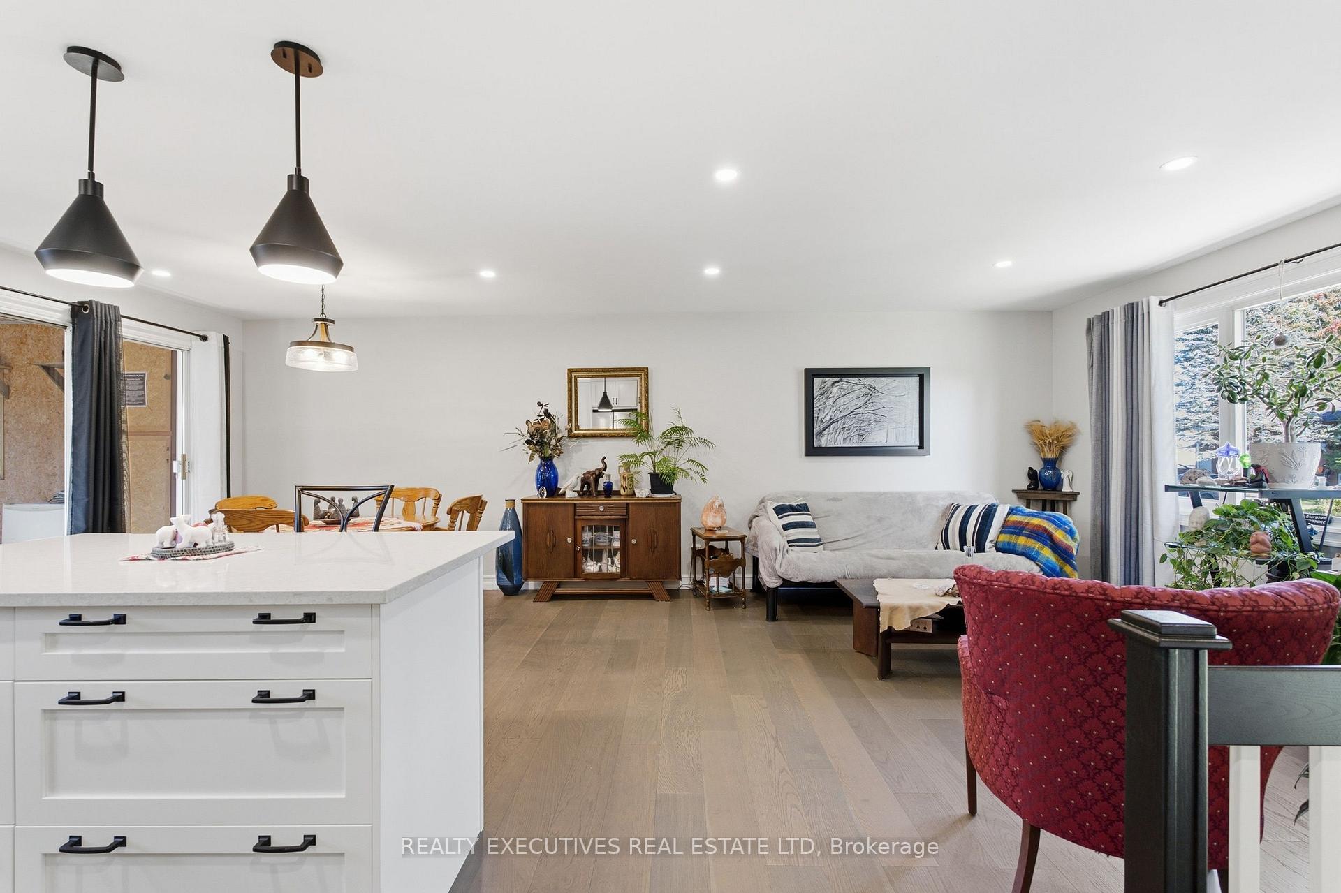 Photo 8 of 46 Thompson Road, North Dundas, Chesterville — HOMEH
