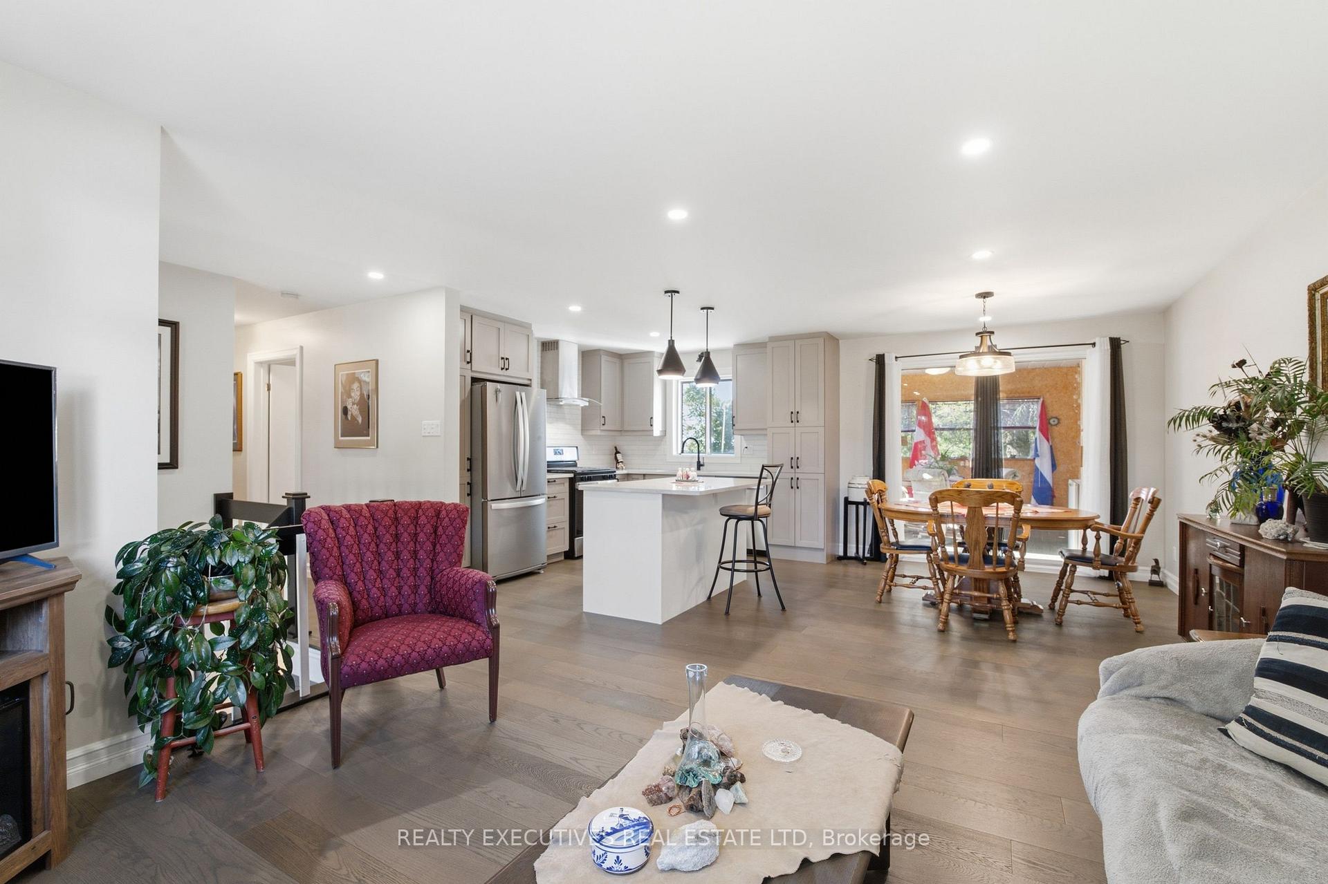Photo 12 of 46 Thompson Road, North Dundas, Chesterville — HOMEH
