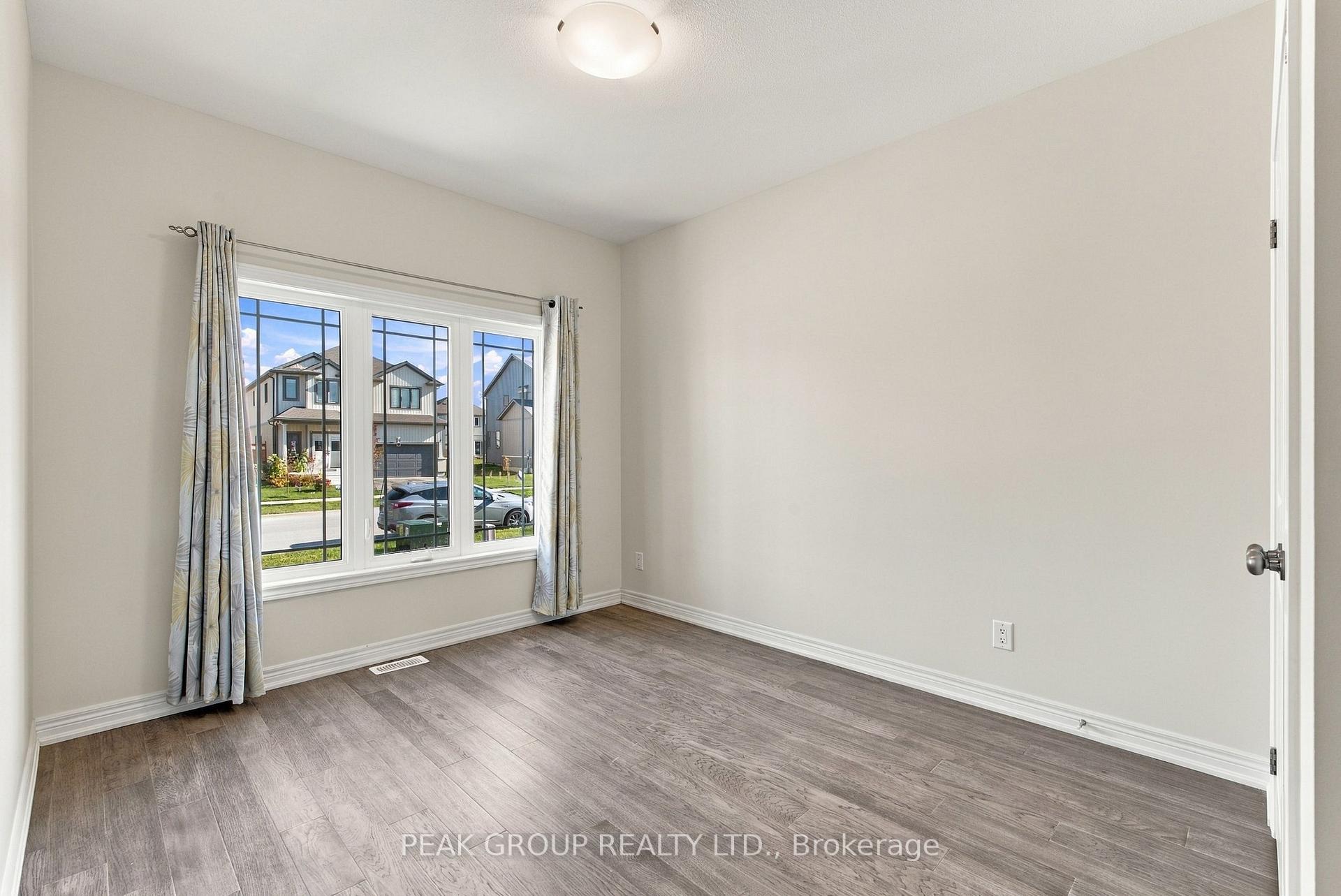 Photo 3 of 21 Barker Parkway, Thorold, Rolling Meadows — HOMEH