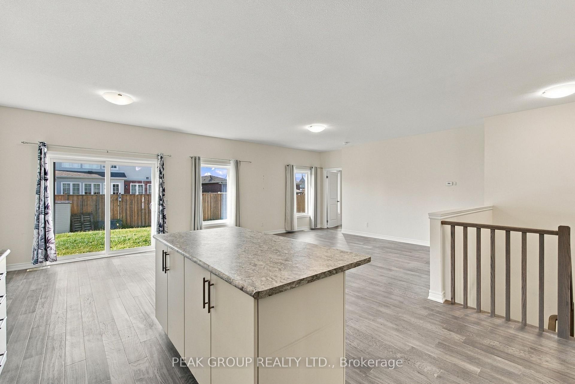 Photo 10 of 21 Barker Parkway, Thorold, Rolling Meadows — HOMEH