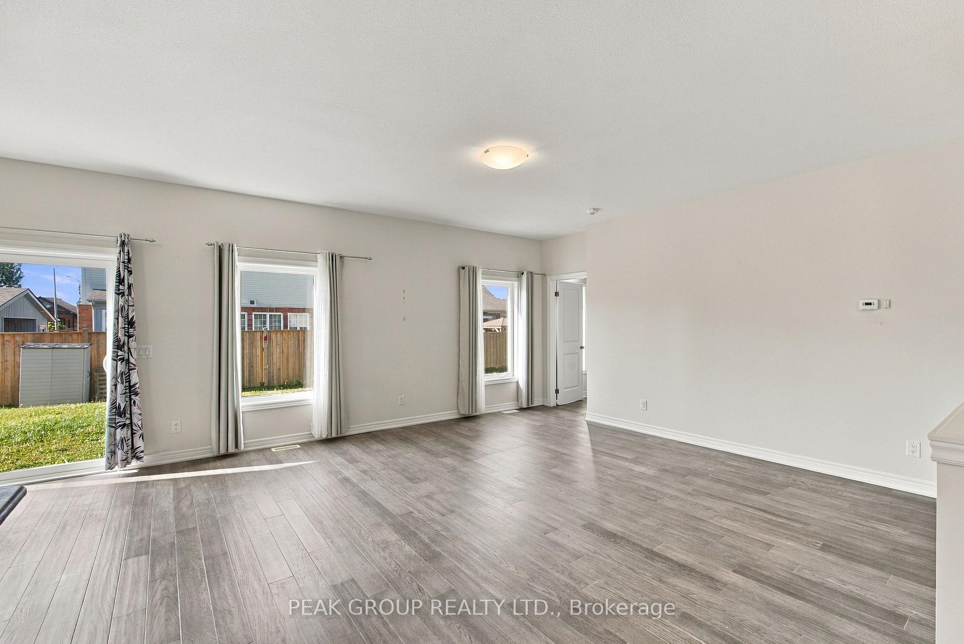 Photo 14 of 21 Barker Parkway, Thorold, Rolling Meadows — HOMEH