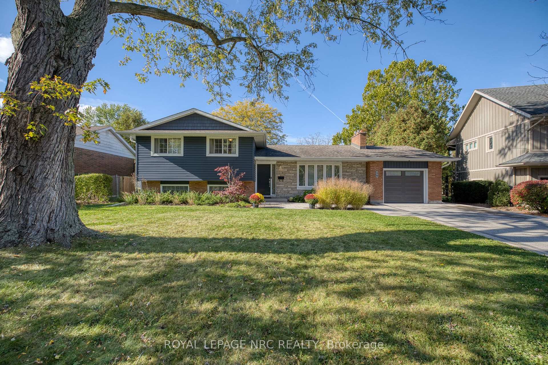 Photo 3 of 16 Woodington Crescent, St. Catharines, Glendale/Glenridge — HOMEH
