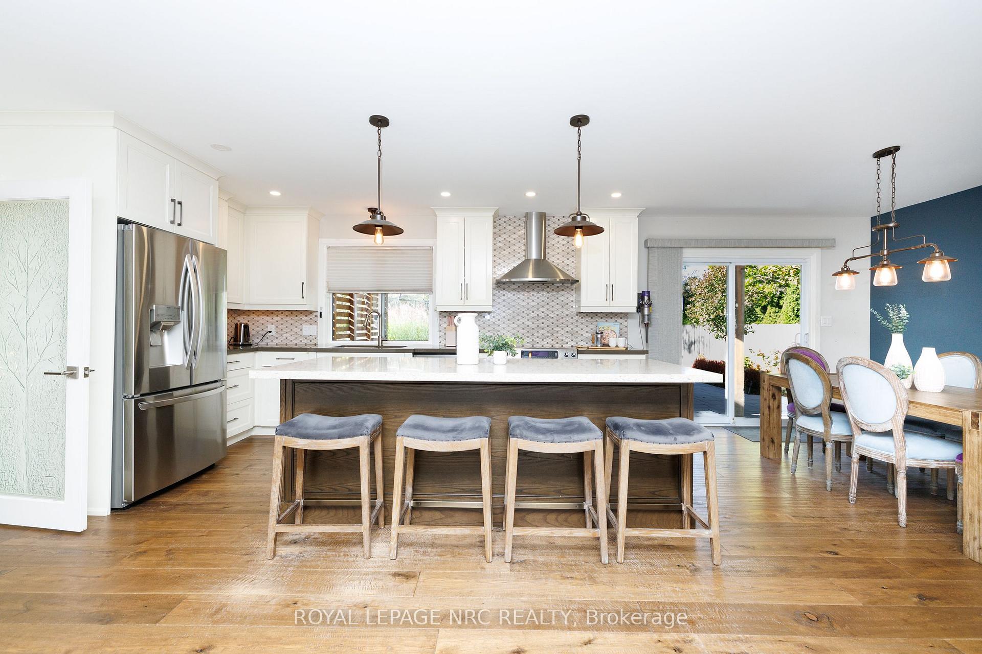 Photo 5 of 16 Woodington Crescent, St. Catharines, Glendale/Glenridge — HOMEH