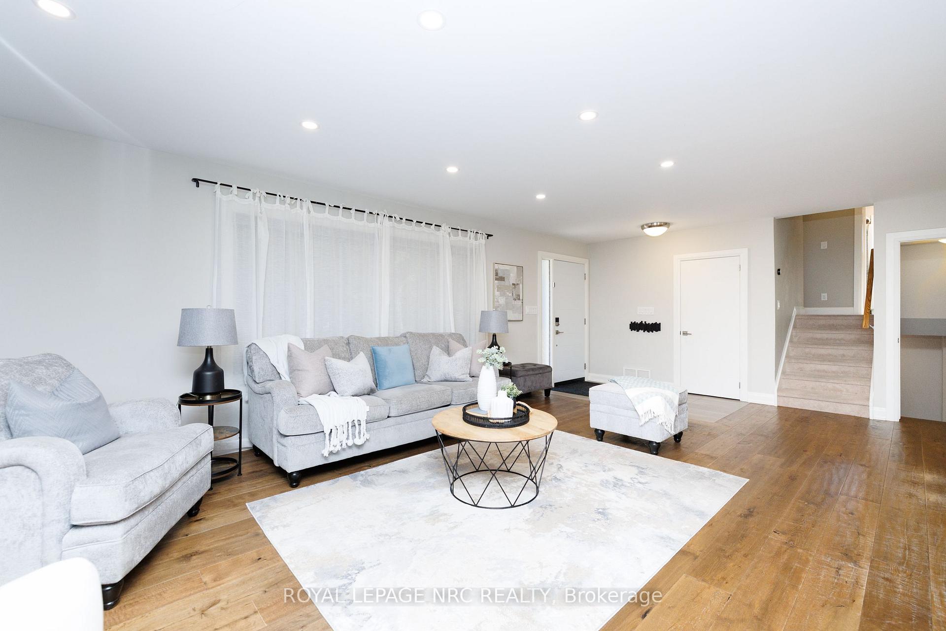 Photo 13 of 16 Woodington Crescent, St. Catharines, Glendale/Glenridge — HOMEH