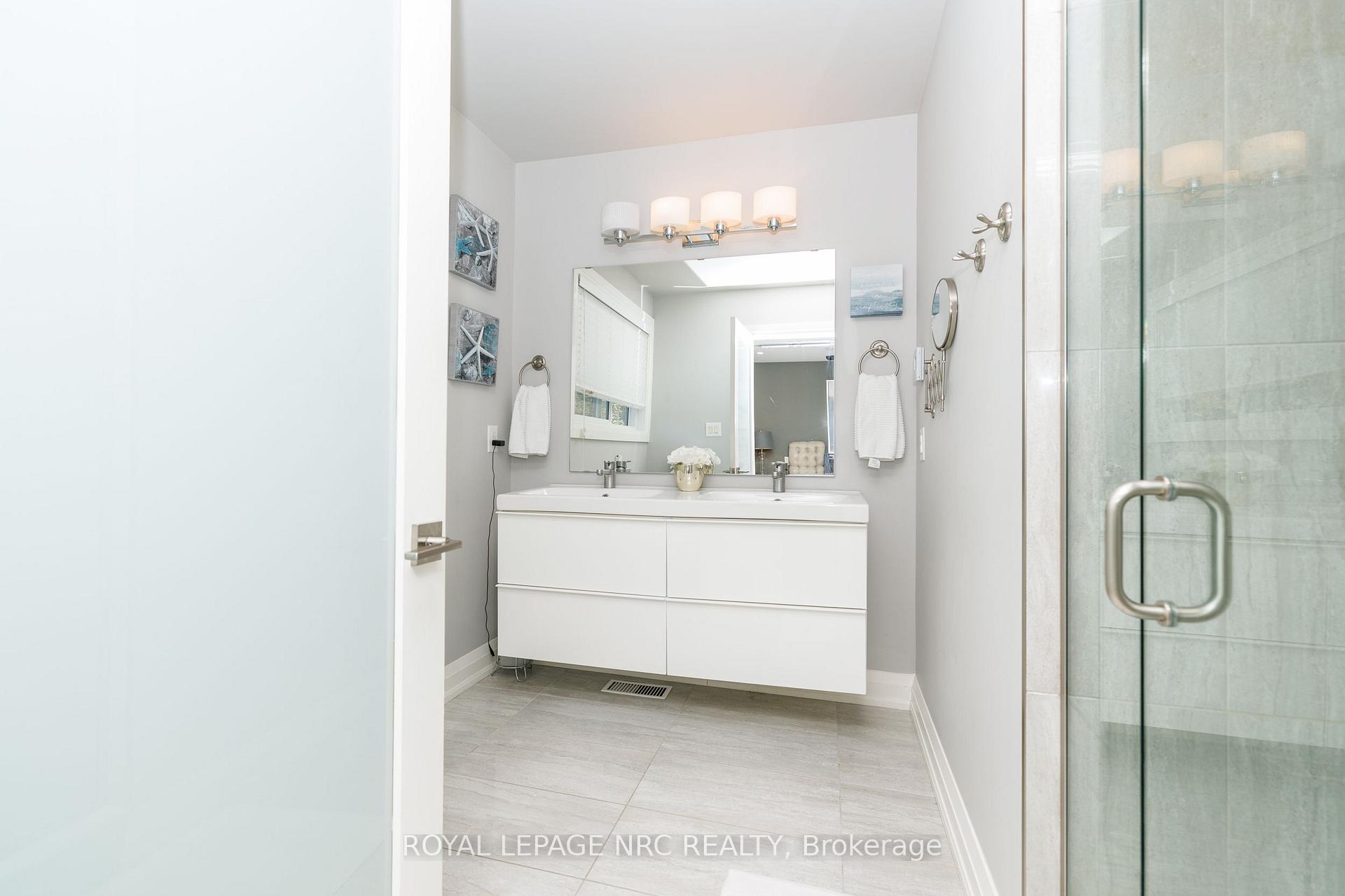 Photo 17 of 16 Woodington Crescent, St. Catharines, Glendale/Glenridge — HOMEH