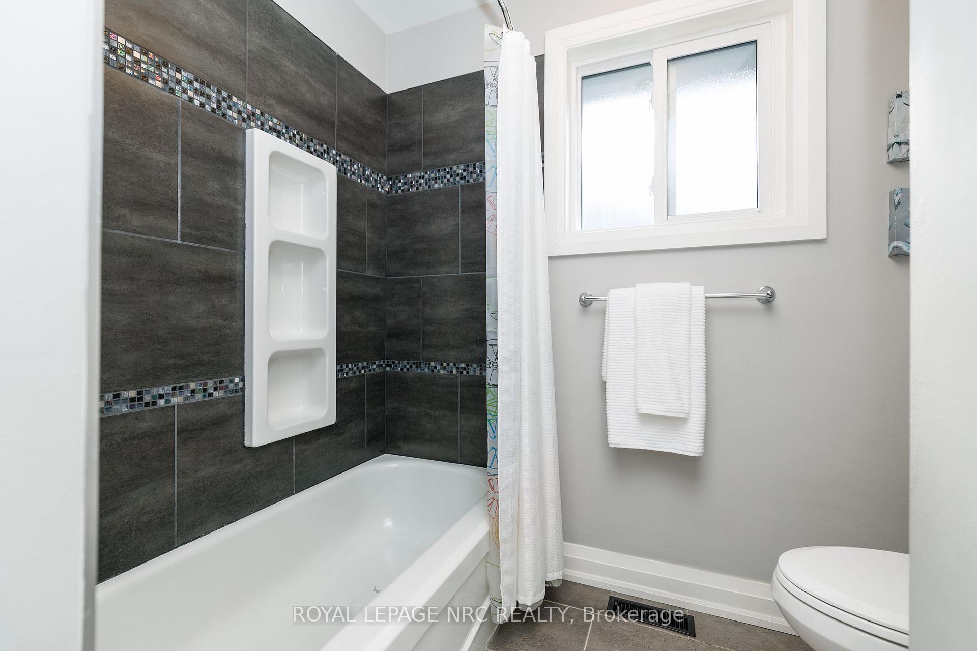 Photo 23 of 16 Woodington Crescent, St. Catharines, Glendale/Glenridge — HOMEH