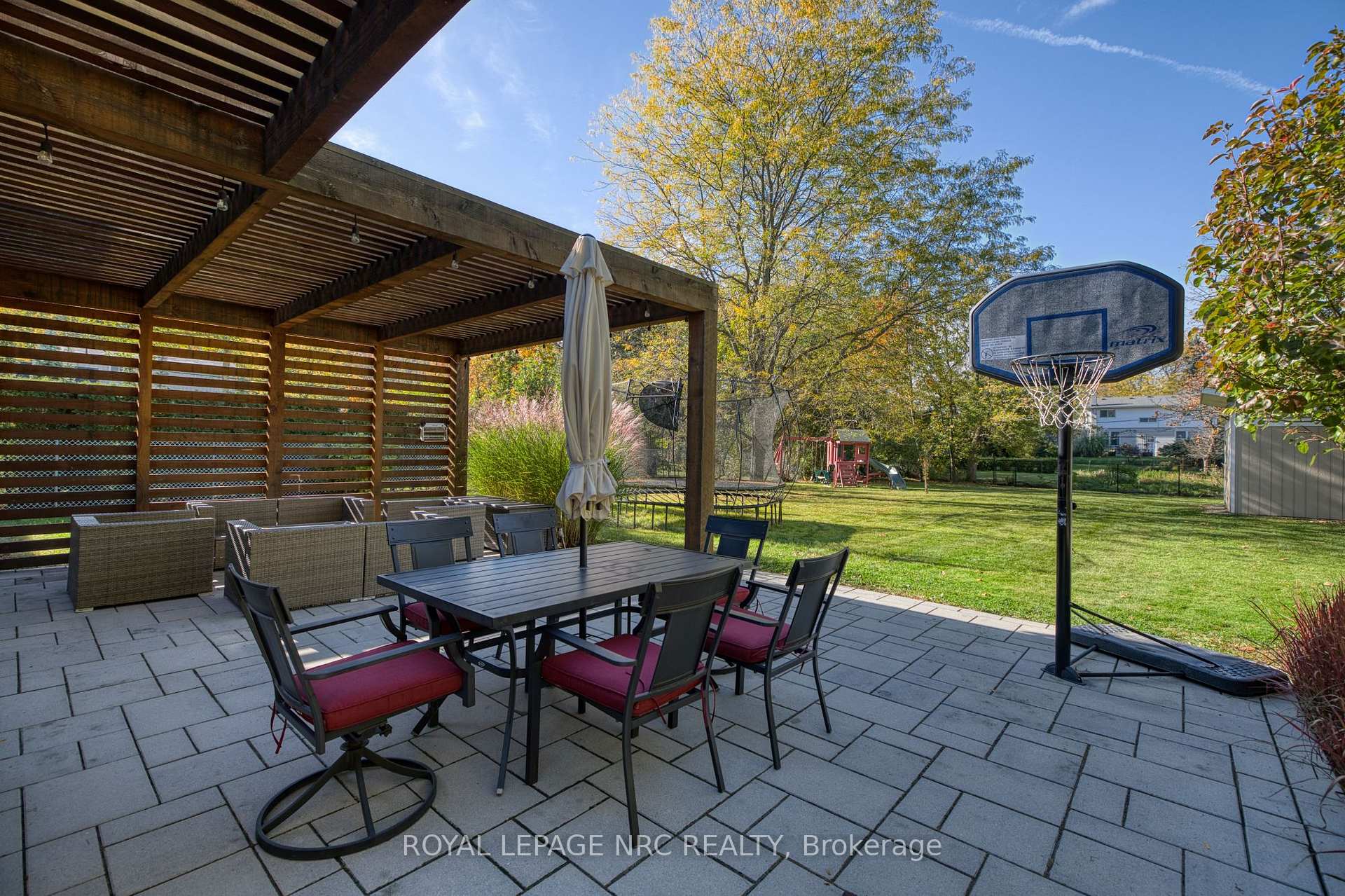 Photo 34 of 16 Woodington Crescent, St. Catharines, Glendale/Glenridge — HOMEH