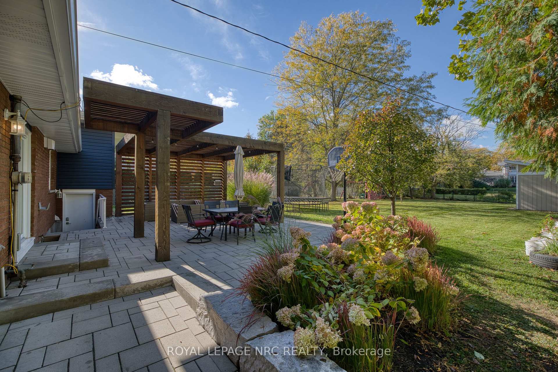 Photo 35 of 16 Woodington Crescent, St. Catharines, Glendale/Glenridge — HOMEH