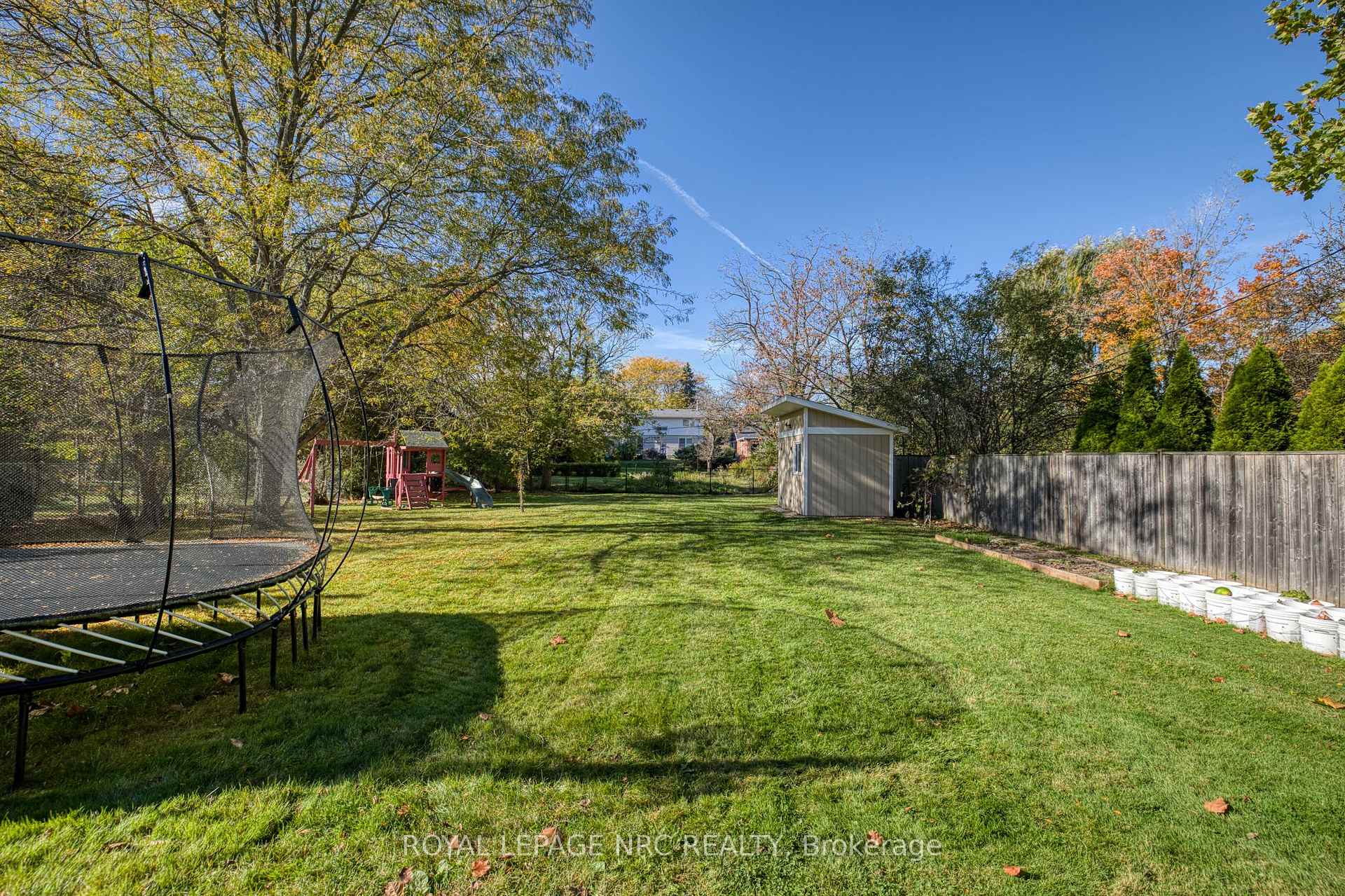 Photo 37 of 16 Woodington Crescent, St. Catharines, Glendale/Glenridge — HOMEH