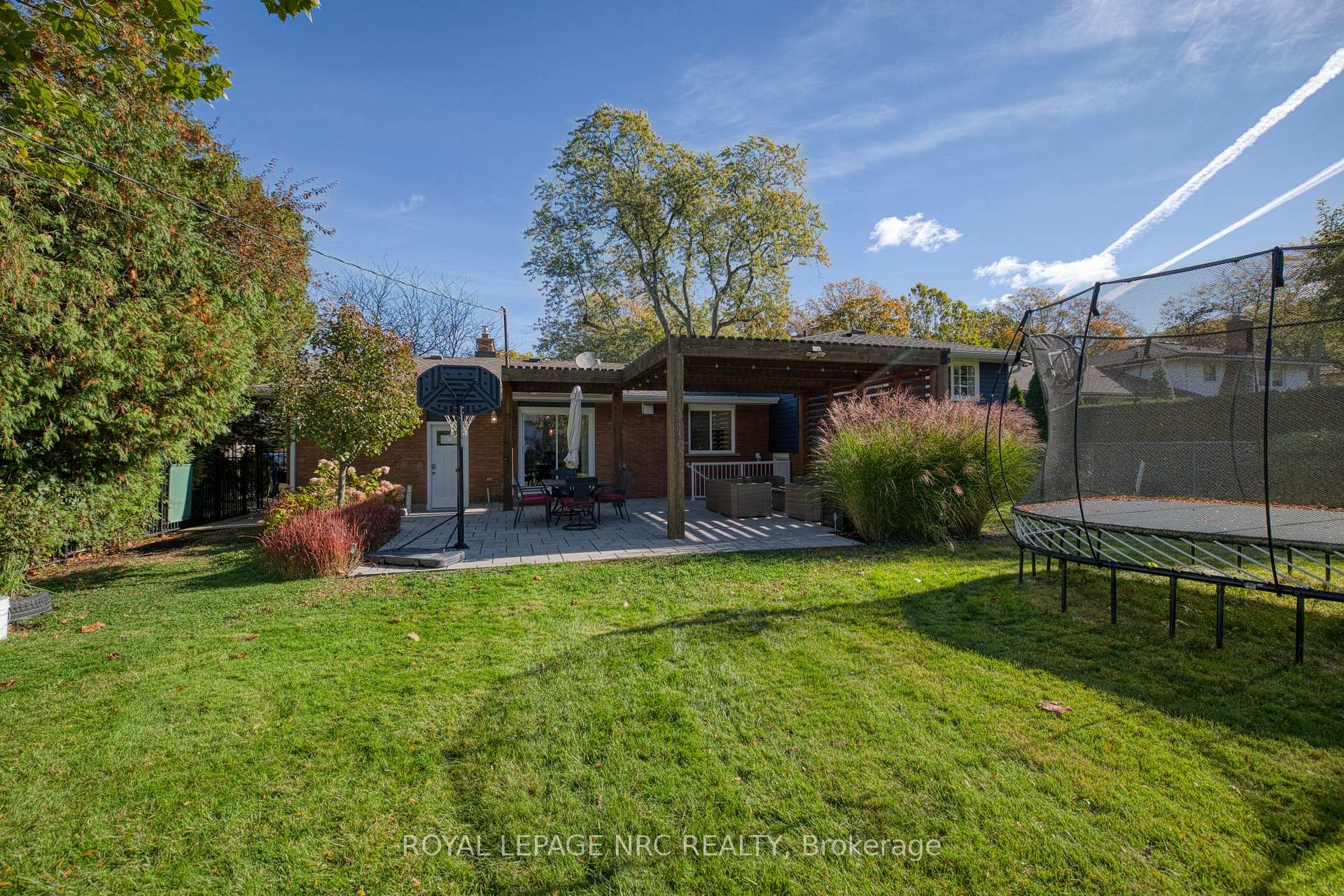 Photo 38 of 16 Woodington Crescent, St. Catharines, Glendale/Glenridge — HOMEH
