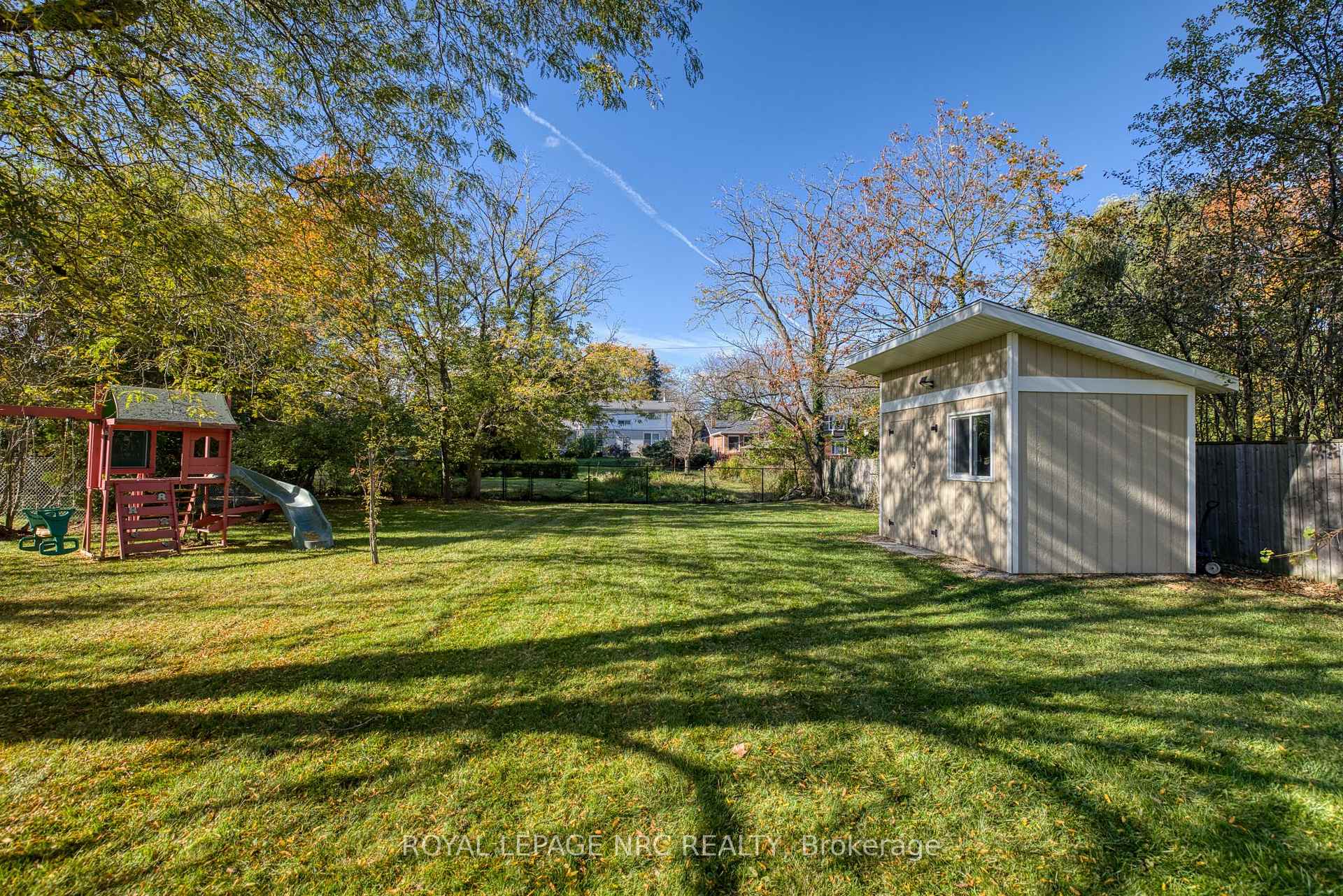 Photo 39 of 16 Woodington Crescent, St. Catharines, Glendale/Glenridge — HOMEH