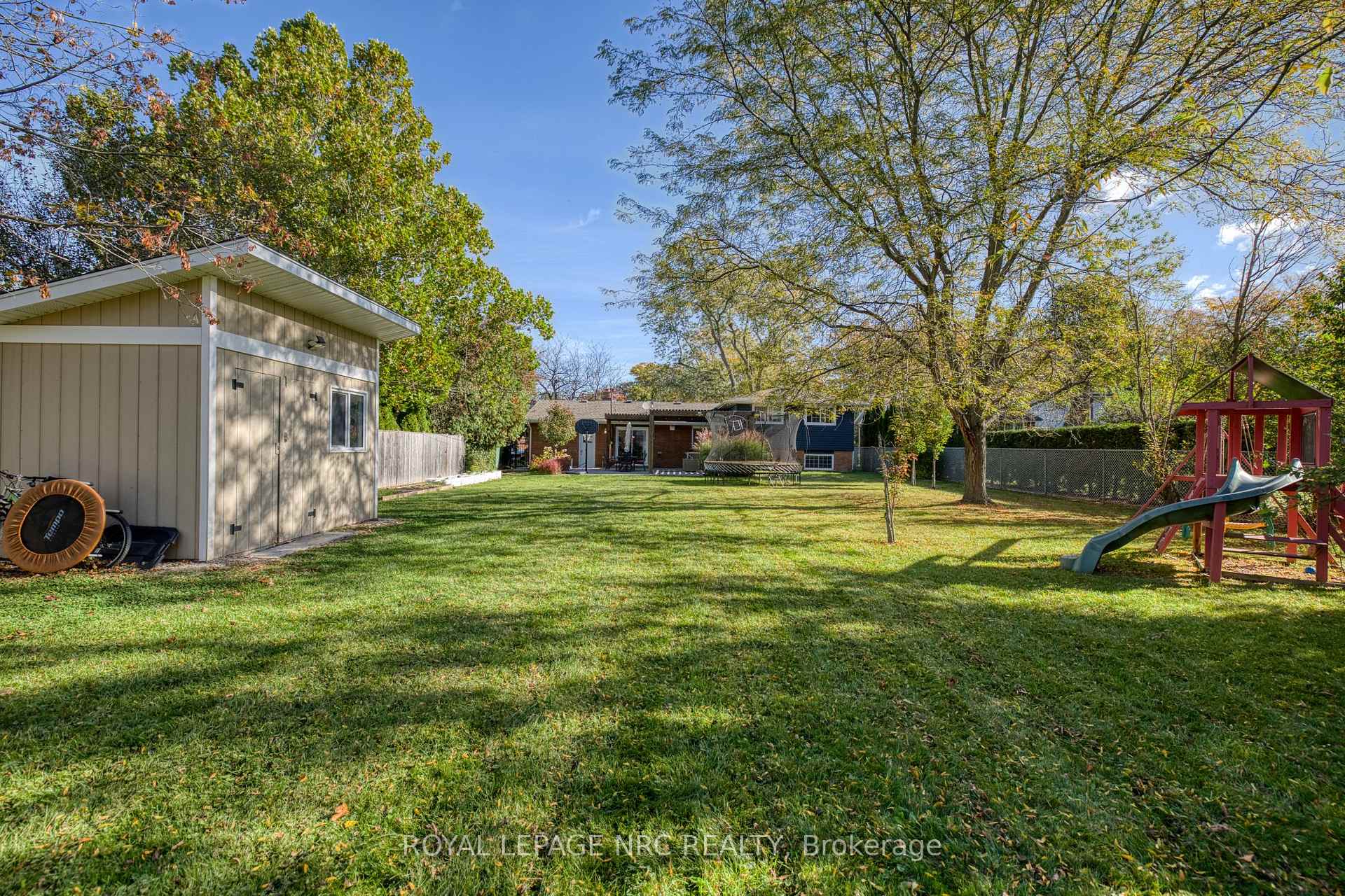 Photo 40 of 16 Woodington Crescent, St. Catharines, Glendale/Glenridge — HOMEH