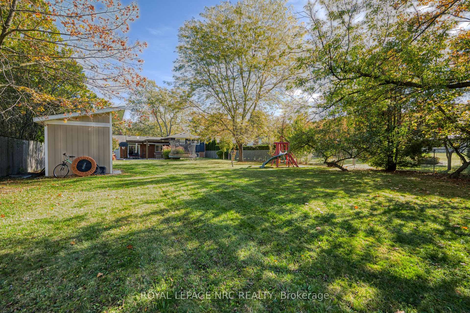 Photo 41 of 16 Woodington Crescent, St. Catharines, Glendale/Glenridge — HOMEH