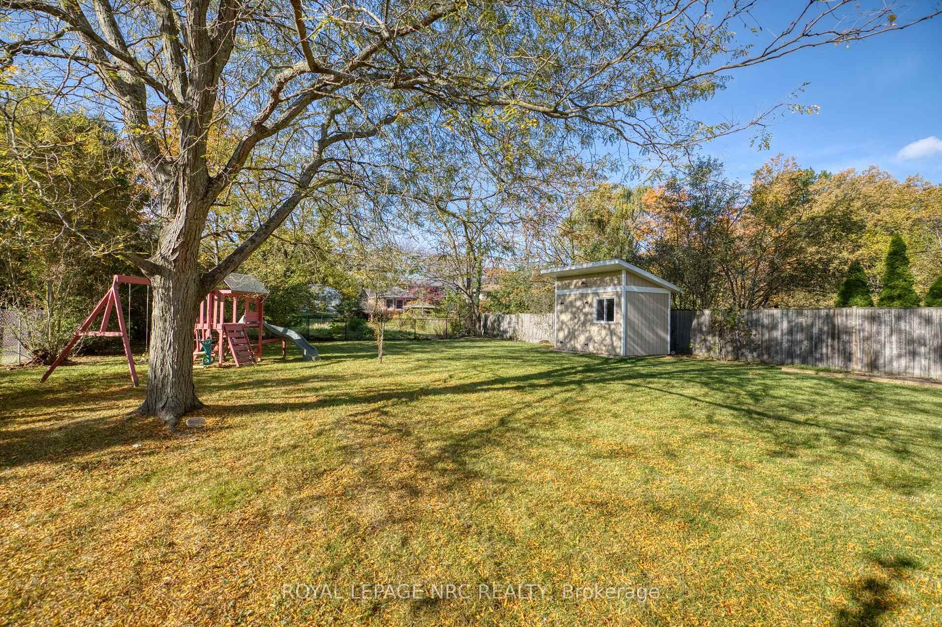 Photo 42 of 16 Woodington Crescent, St. Catharines, Glendale/Glenridge — HOMEH