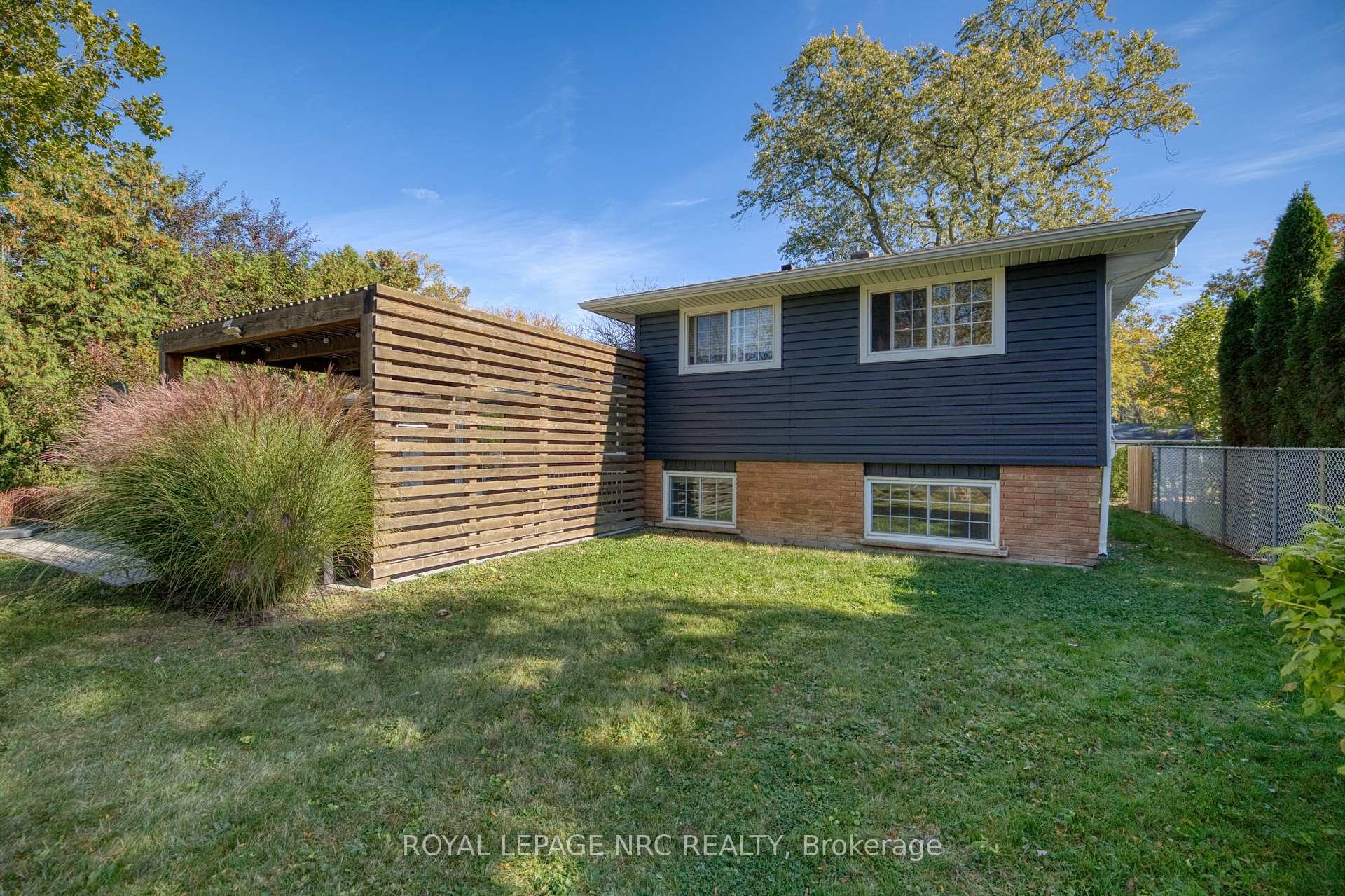 Photo 43 of 16 Woodington Crescent, St. Catharines, Glendale/Glenridge — HOMEH