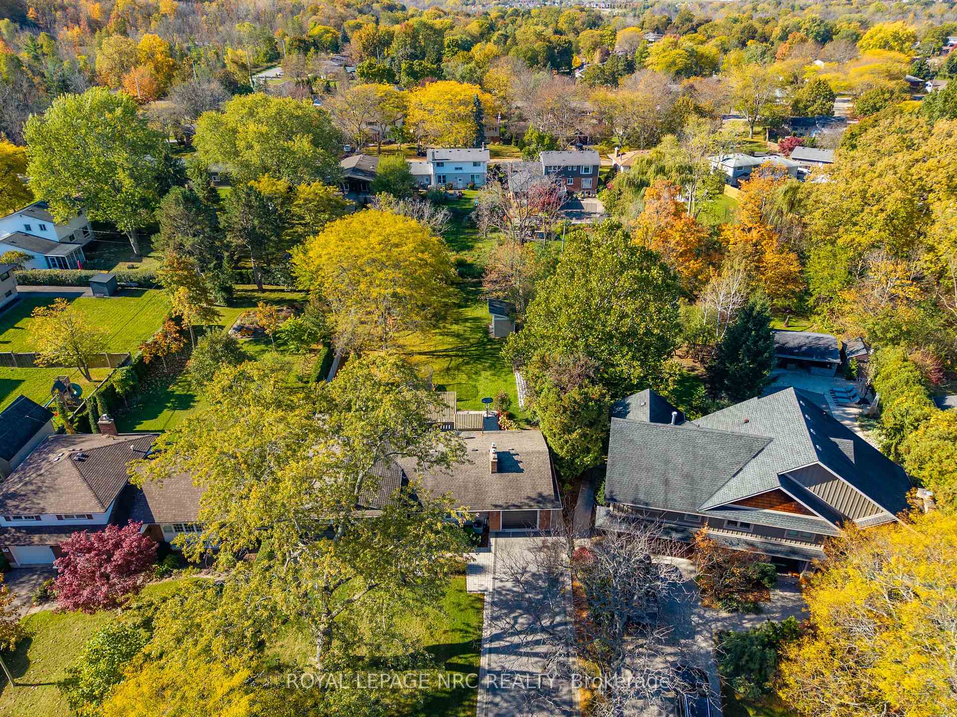 Photo 48 of 16 Woodington Crescent, St. Catharines, Glendale/Glenridge — HOMEH